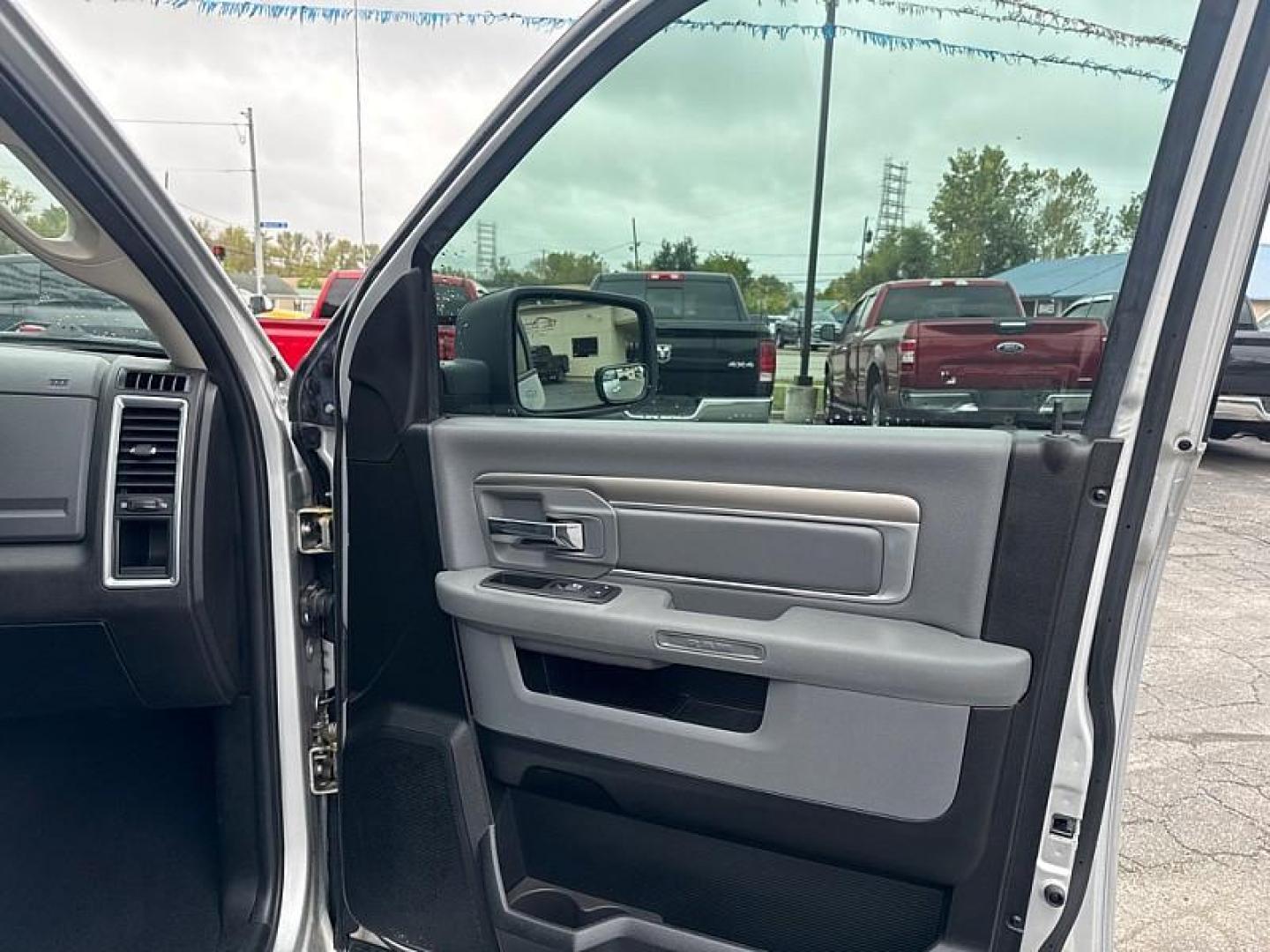 2019 SILVER /BLACK RAM 1500 Classic Tradesman Crew Cab SWB 2WD (1C6RR6LG2KS) with an 3.6L V6 DOHC 24V FFV engine, 8A transmission, located at 3304 Woodville Road, Northwood, OH, 43619, (419) 210-8019, 41.612694, -83.480743 - Your #1 Destination for Auto Loans and mdash;No Matter Your Credit!At our dealership, we believe everyone deserves the opportunity to drive their dream car and mdash;whether you have good credit, bad credit, or no credit at all. With a wide selection of hundreds of cars, trucks, and SUVs, you'll fin - Photo#16