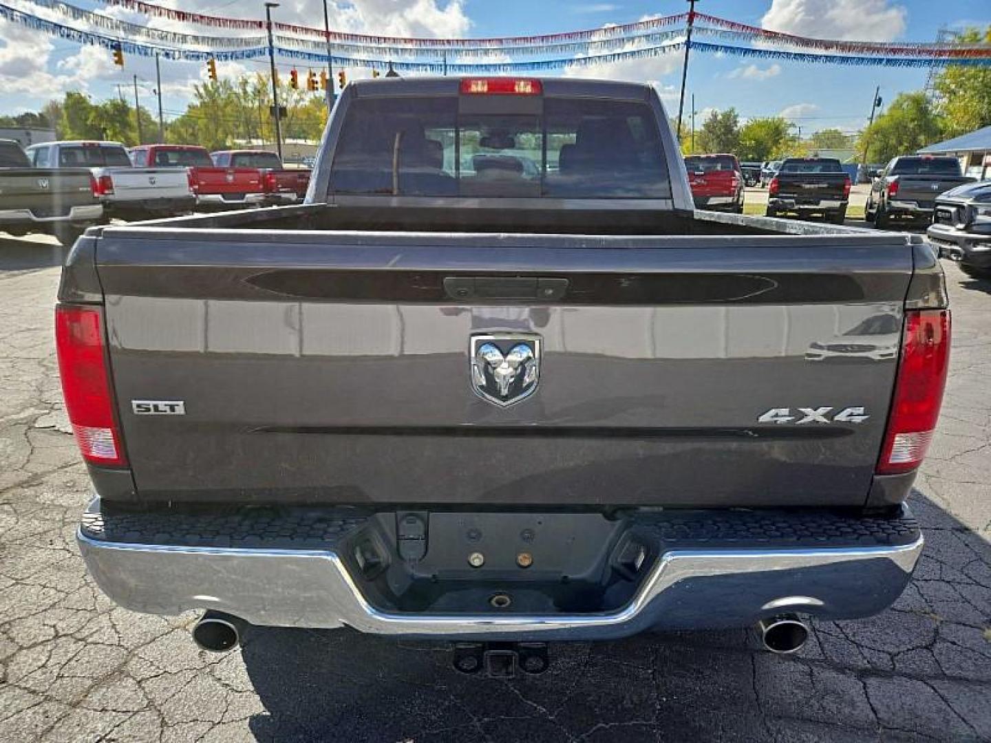 2018 GRAY /BLACK RAM 1500 SLT Crew Cab SWB 4WD (1C6RR7LM2JS) with an 3.0L V6 DIESEL engine, 8A transmission, located at 3304 Woodville Road, Northwood, OH, 43619, (419) 210-8019, 41.612694, -83.480743 - Your #1 Destination for Auto Loans and mdash;No Matter Your Credit!At our dealership, we believe everyone deserves the opportunity to drive their dream car and mdash;whether you have good credit, bad credit, or no credit at all. With a wide selection of hundreds of cars, trucks, and SUVs, you'll fin - Photo#3