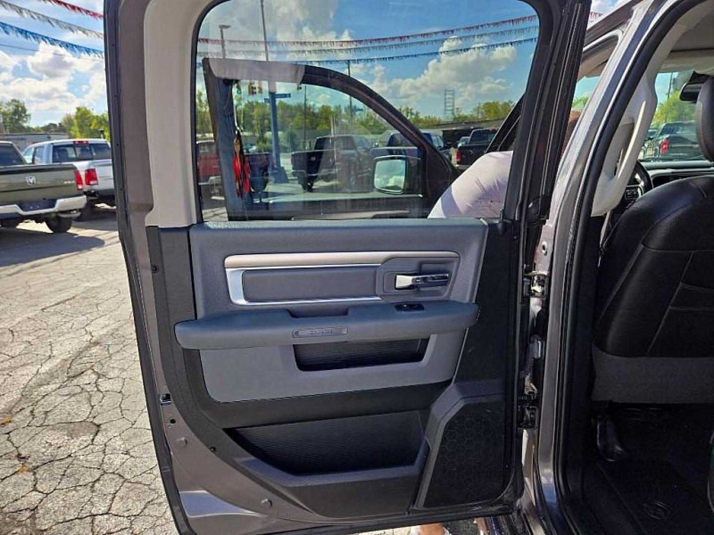 2018 GRAY /BLACK RAM 1500 SLT Crew Cab SWB 4WD (1C6RR7LM2JS) with an 3.0L V6 DIESEL engine, 8A transmission, located at 3304 Woodville Road, Northwood, OH, 43619, (419) 210-8019, 41.612694, -83.480743 - Your #1 Destination for Auto Loans and mdash;No Matter Your Credit!At our dealership, we believe everyone deserves the opportunity to drive their dream car and mdash;whether you have good credit, bad credit, or no credit at all. With a wide selection of hundreds of cars, trucks, and SUVs, you'll fin - Photo#10