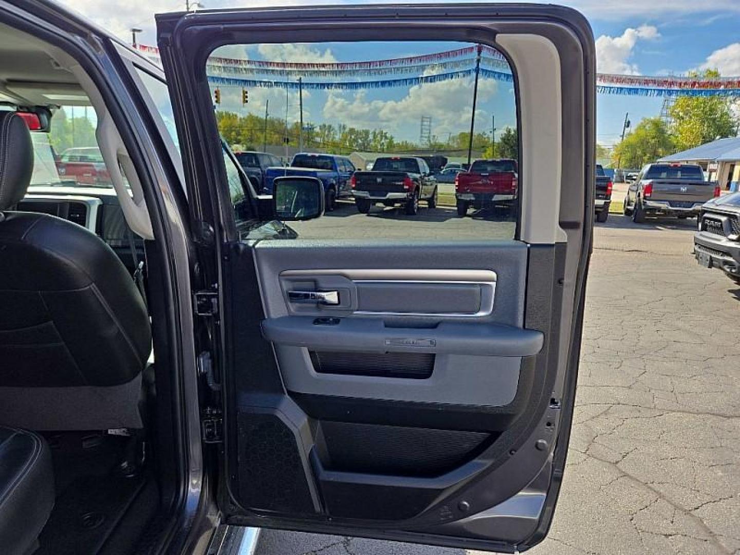 2018 GRAY /BLACK RAM 1500 SLT Crew Cab SWB 4WD (1C6RR7LM2JS) with an 3.0L V6 DIESEL engine, 8A transmission, located at 3304 Woodville Road, Northwood, OH, 43619, (419) 210-8019, 41.612694, -83.480743 - Your #1 Destination for Auto Loans and mdash;No Matter Your Credit!At our dealership, we believe everyone deserves the opportunity to drive their dream car and mdash;whether you have good credit, bad credit, or no credit at all. With a wide selection of hundreds of cars, trucks, and SUVs, you'll fin - Photo#13