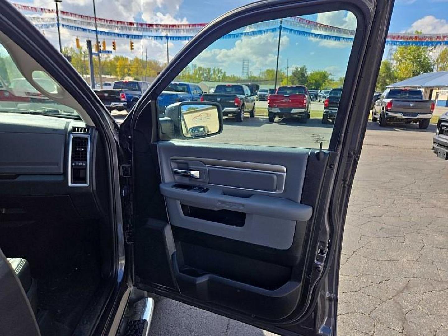 2018 GRAY /BLACK RAM 1500 SLT Crew Cab SWB 4WD (1C6RR7LM2JS) with an 3.0L V6 DIESEL engine, 8A transmission, located at 3304 Woodville Road, Northwood, OH, 43619, (419) 210-8019, 41.612694, -83.480743 - Your #1 Destination for Auto Loans and mdash;No Matter Your Credit!At our dealership, we believe everyone deserves the opportunity to drive their dream car and mdash;whether you have good credit, bad credit, or no credit at all. With a wide selection of hundreds of cars, trucks, and SUVs, you'll fin - Photo#15