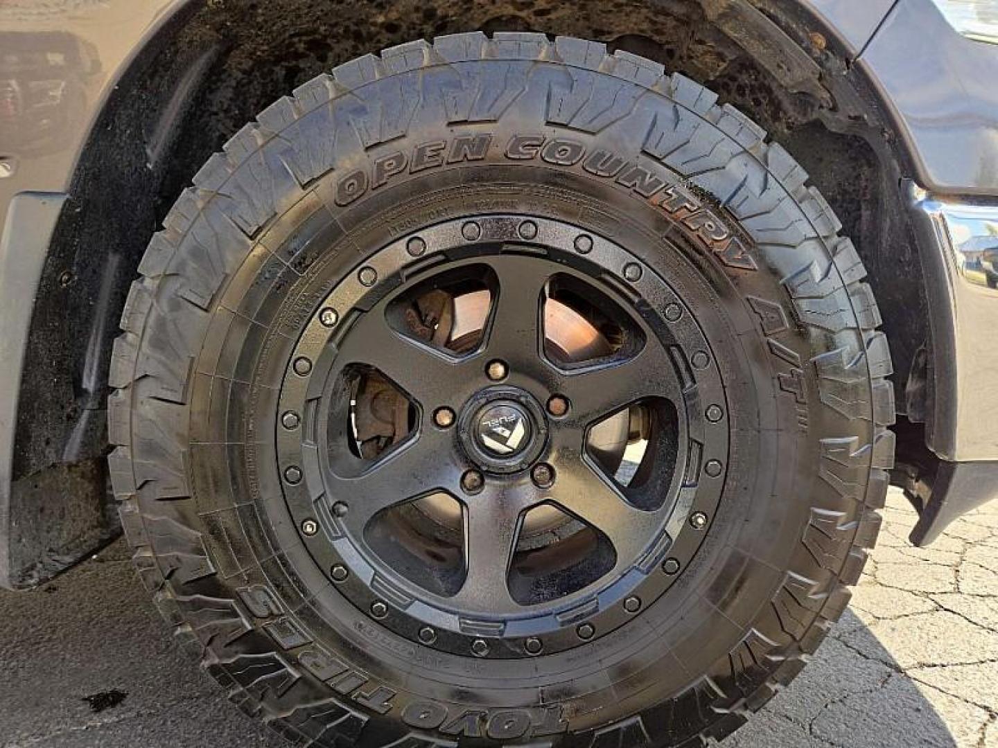 2018 GRAY /BLACK RAM 1500 SLT Crew Cab SWB 4WD (1C6RR7LM2JS) with an 3.0L V6 DIESEL engine, 8A transmission, located at 3304 Woodville Road, Northwood, OH, 43619, (419) 210-8019, 41.612694, -83.480743 - Your #1 Destination for Auto Loans and mdash;No Matter Your Credit!At our dealership, we believe everyone deserves the opportunity to drive their dream car and mdash;whether you have good credit, bad credit, or no credit at all. With a wide selection of hundreds of cars, trucks, and SUVs, you'll fin - Photo#17