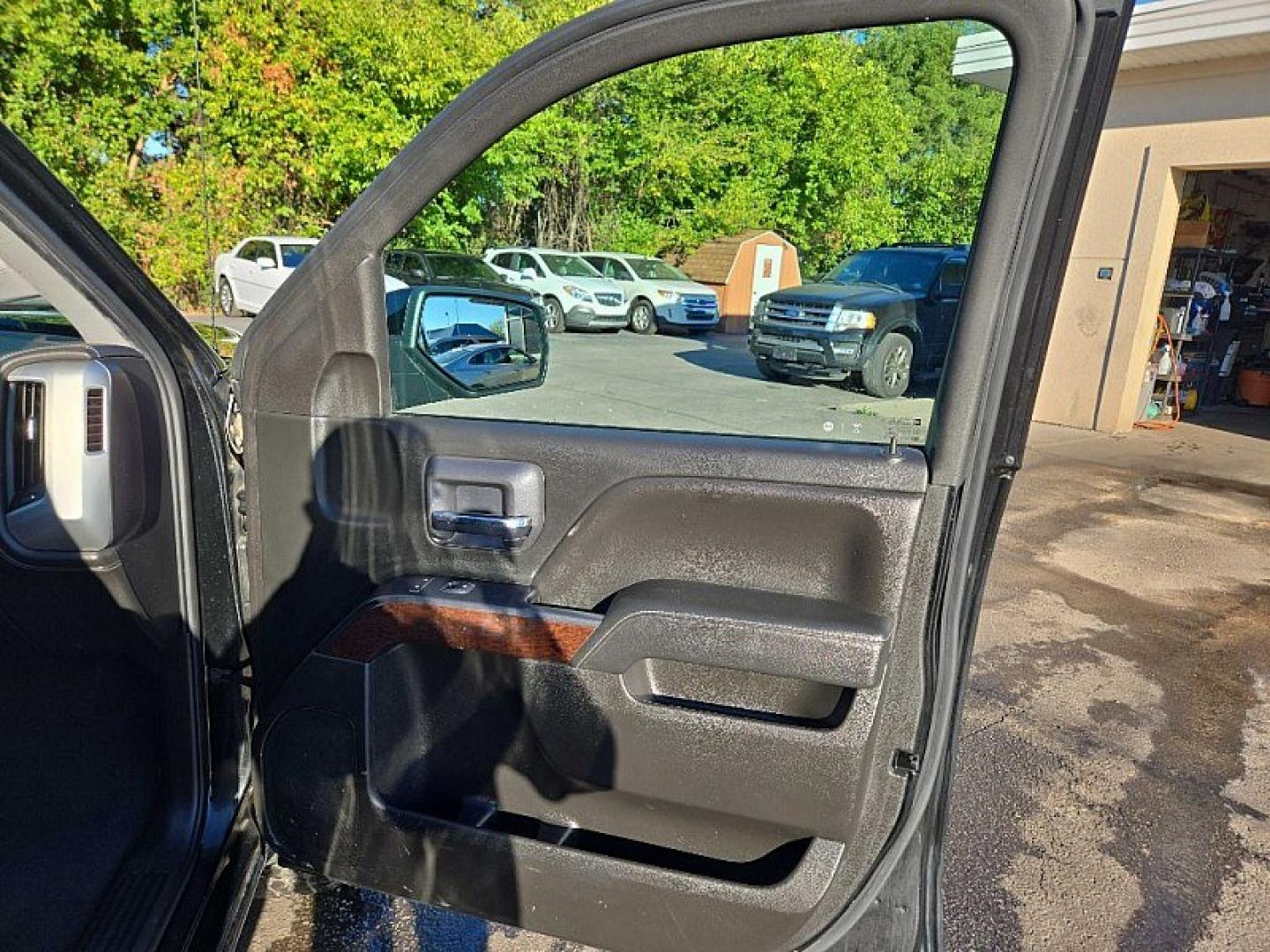2019 BLACK /BLACK GMC Sierra 1500 SLE Double Cab 4WD (2GTV2MECXK1) with an 5.3L V8 OHV 16V engine, 6A transmission, located at 3304 Woodville Road, Northwood, OH, 43619, (419) 210-8019, 41.612694, -83.480743 - Your #1 Destination for Auto Loans and mdash;No Matter Your Credit!At our dealership, we believe everyone deserves the opportunity to drive their dream car and mdash;whether you have good credit, bad credit, or no credit at all. With a wide selection of hundreds of cars, trucks, and SUVs, you'll fin- Photo#14