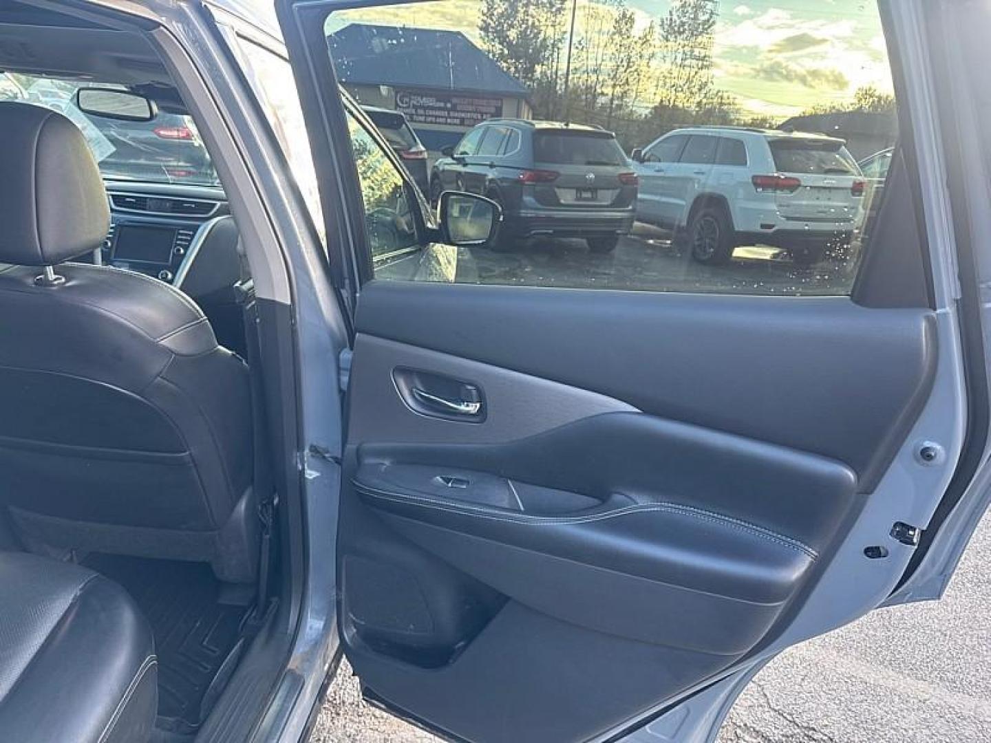 2021 GRAY /BLACK Nissan Murano SL AWD (5N1AZ2CS3MC) with an 3.5L V6 DOHC 24V engine, CVT transmission, located at 3304 Woodville Road, Northwood, OH, 43619, (419) 210-8019, 41.612694, -83.480743 - Your #1 Destination for Auto Loans and mdash;No Matter Your Credit!At our dealership, we believe everyone deserves the opportunity to drive their dream car and mdash;whether you have good credit, bad credit, or no credit at all. With a wide selection of hundreds of cars, trucks, and SUVs, you'll fin - Photo#13