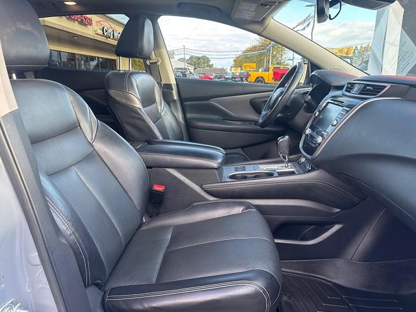 2021 GRAY /BLACK Nissan Murano SL AWD (5N1AZ2CS3MC) with an 3.5L V6 DOHC 24V engine, CVT transmission, located at 3304 Woodville Road, Northwood, OH, 43619, (419) 210-8019, 41.612694, -83.480743 - Your #1 Destination for Auto Loans and mdash;No Matter Your Credit!At our dealership, we believe everyone deserves the opportunity to drive their dream car and mdash;whether you have good credit, bad credit, or no credit at all. With a wide selection of hundreds of cars, trucks, and SUVs, you'll fin - Photo#16