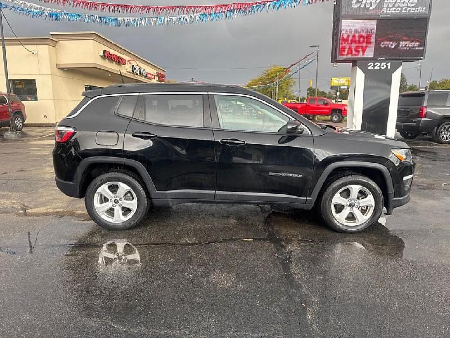 2018 BLACK /BLACK Jeep Compass Sport 4WD (3C4NJDBB9JT) with an 2.4L L4 DOHC 16V engine, Automatic 9-Spd transmission, located at 3304 Woodville Road, Northwood, OH, 43619, (419) 210-8019, 41.612694, -83.480743 - Your #1 Destination for Auto Loans and mdash;No Matter Your Credit!At our dealership, we believe everyone deserves the opportunity to drive their dream car and mdash;whether you have good credit, bad credit, or no credit at all. With a wide selection of hundreds of cars, trucks, and SUVs, you'll fin - Photo#5