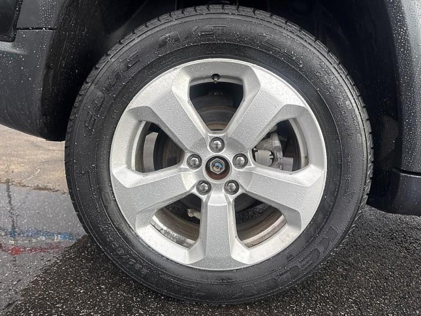 2018 BLACK /BLACK Jeep Compass Sport 4WD (3C4NJDBB9JT) with an 2.4L L4 DOHC 16V engine, Automatic 9-Spd transmission, located at 3304 Woodville Road, Northwood, OH, 43619, (419) 210-8019, 41.612694, -83.480743 - Your #1 Destination for Auto Loans and mdash;No Matter Your Credit!At our dealership, we believe everyone deserves the opportunity to drive their dream car and mdash;whether you have good credit, bad credit, or no credit at all. With a wide selection of hundreds of cars, trucks, and SUVs, you'll fin - Photo#17