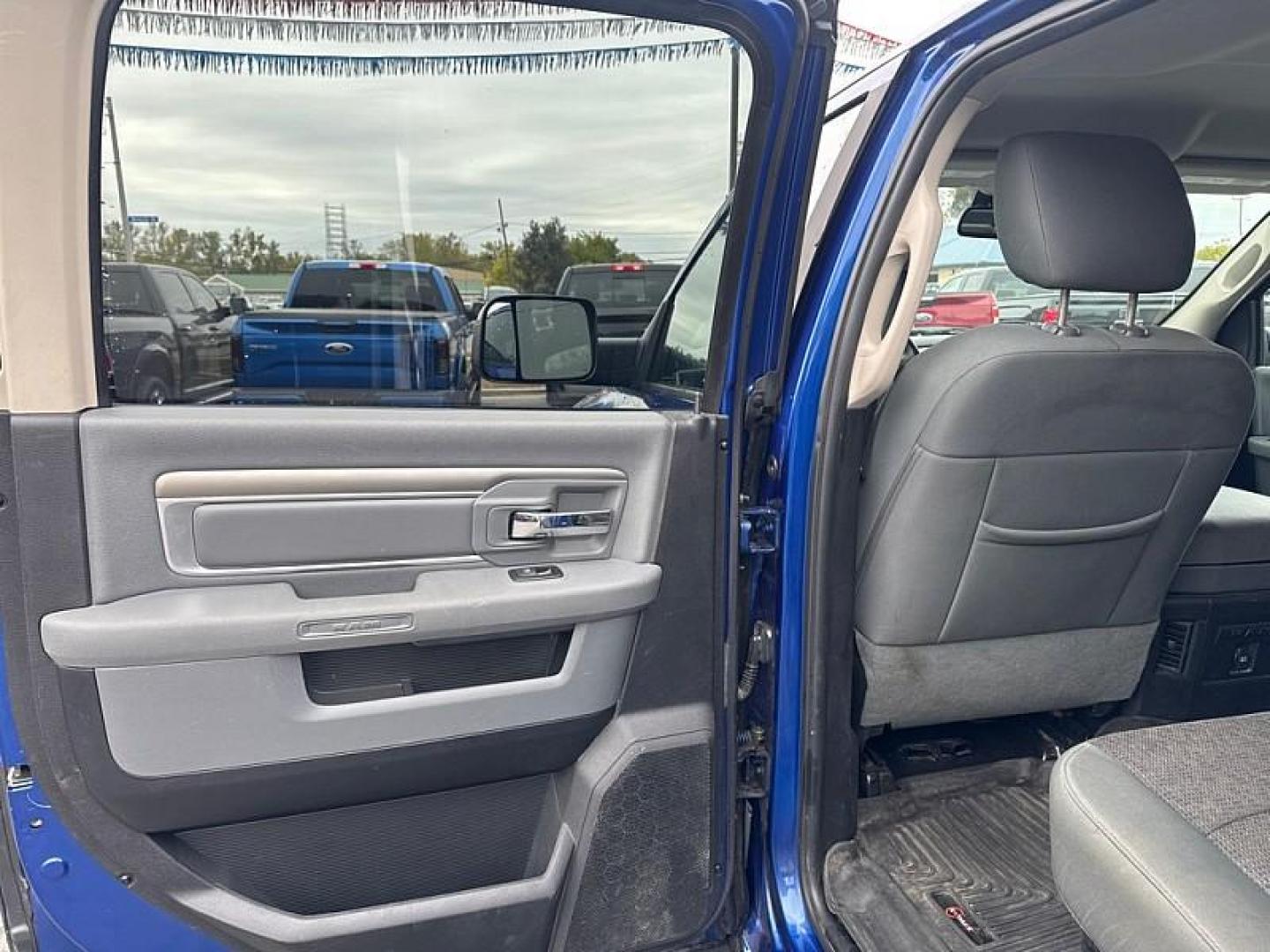 2015 BLUE /BLACK RAM 1500 SLT Crew Cab SWB 4WD (1C6RR7LT8FS) with an 5.7L V8 OHV 16V engine, 6-Speed Automatic transmission, located at 3304 Woodville Road, Northwood, OH, 43619, (419) 210-8019, 41.612694, -83.480743 - Your #1 Destination for Auto Loans and mdash;No Matter Your Credit!At our dealership, we believe everyone deserves the opportunity to drive their dream car and mdash;whether you have good credit, bad credit, or no credit at all. With a wide selection of hundreds of cars, trucks, and SUVs, you'll fin - Photo#10