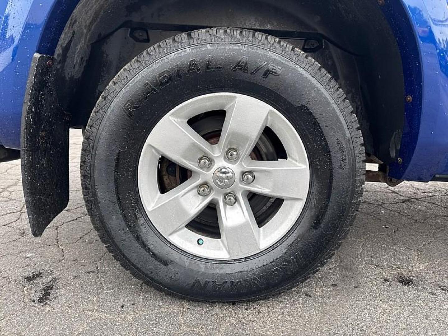 2015 BLUE /BLACK RAM 1500 SLT Crew Cab SWB 4WD (1C6RR7LT8FS) with an 5.7L V8 OHV 16V engine, 6-Speed Automatic transmission, located at 3304 Woodville Road, Northwood, OH, 43619, (419) 210-8019, 41.612694, -83.480743 - Your #1 Destination for Auto Loans and mdash;No Matter Your Credit!At our dealership, we believe everyone deserves the opportunity to drive their dream car and mdash;whether you have good credit, bad credit, or no credit at all. With a wide selection of hundreds of cars, trucks, and SUVs, you'll fin - Photo#16