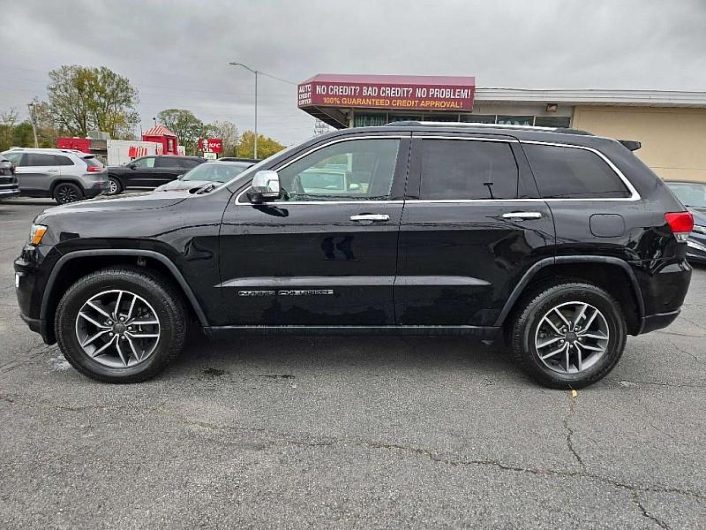 2019 BLACK /BLACK Jeep Grand Cherokee Limited 4WD (1C4RJFBG9KC) with an 3.6L V6 DOHC 24V engine, 8A transmission, located at 3304 Woodville Road, Northwood, OH, 43619, (419) 210-8019, 41.612694, -83.480743 - Your #1 Destination for Auto Loans and mdash;No Matter Your Credit!At our dealership, we believe everyone deserves the opportunity to drive their dream car and mdash;whether you have good credit, bad credit, or no credit at all. With a wide selection of hundreds of cars, trucks, and SUVs, you'll fin - Photo#1