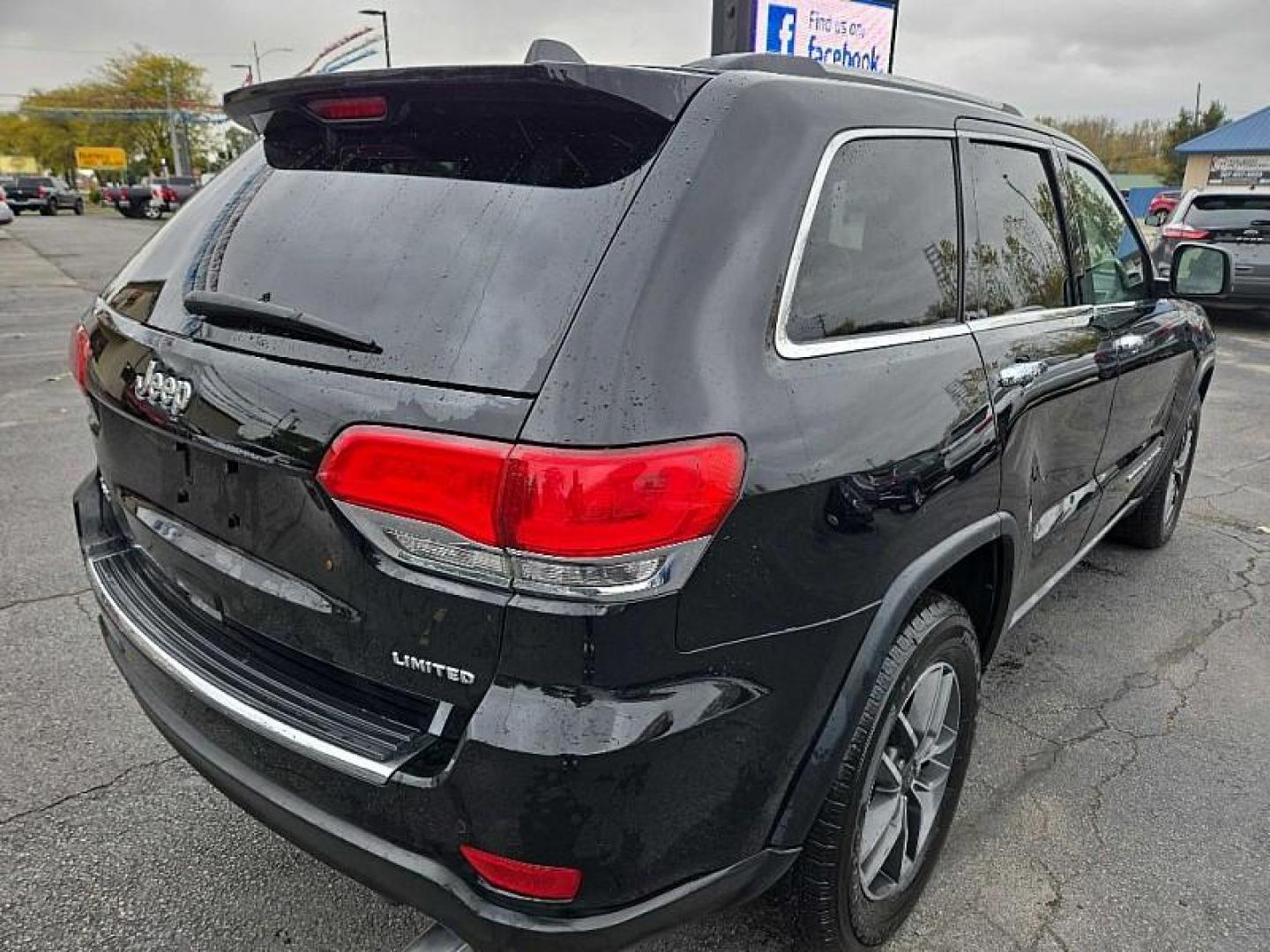 2019 BLACK /BLACK Jeep Grand Cherokee Limited 4WD (1C4RJFBG9KC) with an 3.6L V6 DOHC 24V engine, 8A transmission, located at 3304 Woodville Road, Northwood, OH, 43619, (419) 210-8019, 41.612694, -83.480743 - Your #1 Destination for Auto Loans and mdash;No Matter Your Credit!At our dealership, we believe everyone deserves the opportunity to drive their dream car and mdash;whether you have good credit, bad credit, or no credit at all. With a wide selection of hundreds of cars, trucks, and SUVs, you'll fin - Photo#4