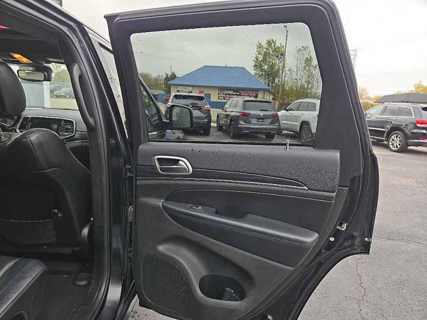 2019 BLACK /BLACK Jeep Grand Cherokee Limited 4WD (1C4RJFBG9KC) with an 3.6L V6 DOHC 24V engine, 8A transmission, located at 3304 Woodville Road, Northwood, OH, 43619, (419) 210-8019, 41.612694, -83.480743 - Your #1 Destination for Auto Loans and mdash;No Matter Your Credit!At our dealership, we believe everyone deserves the opportunity to drive their dream car and mdash;whether you have good credit, bad credit, or no credit at all. With a wide selection of hundreds of cars, trucks, and SUVs, you'll fin - Photo#13