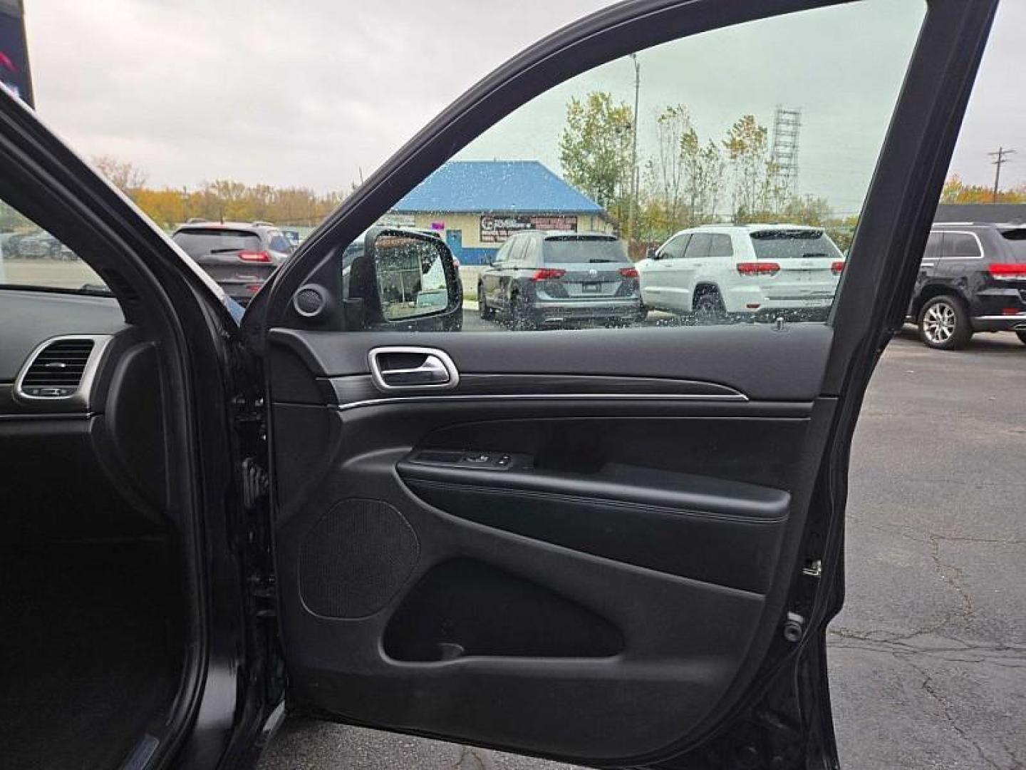 2019 BLACK /BLACK Jeep Grand Cherokee Limited 4WD (1C4RJFBG9KC) with an 3.6L V6 DOHC 24V engine, 8A transmission, located at 3304 Woodville Road, Northwood, OH, 43619, (419) 210-8019, 41.612694, -83.480743 - Your #1 Destination for Auto Loans and mdash;No Matter Your Credit!At our dealership, we believe everyone deserves the opportunity to drive their dream car and mdash;whether you have good credit, bad credit, or no credit at all. With a wide selection of hundreds of cars, trucks, and SUVs, you'll fin - Photo#15