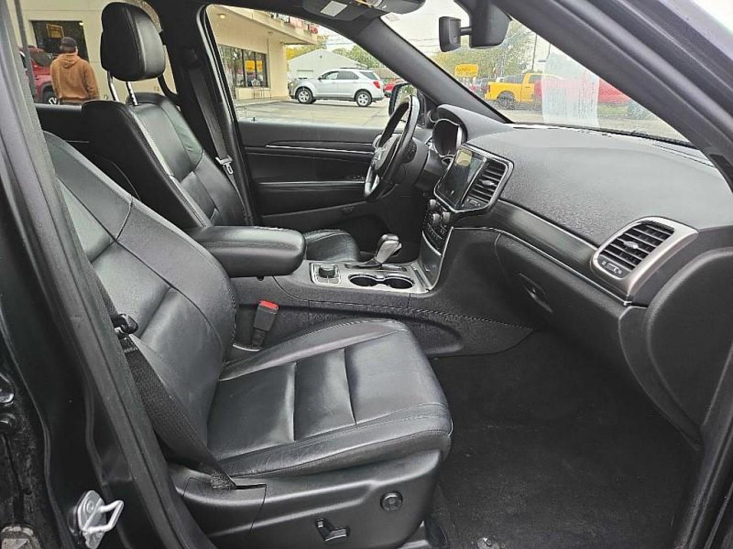 2019 BLACK /BLACK Jeep Grand Cherokee Limited 4WD (1C4RJFBG9KC) with an 3.6L V6 DOHC 24V engine, 8A transmission, located at 3304 Woodville Road, Northwood, OH, 43619, (419) 210-8019, 41.612694, -83.480743 - Your #1 Destination for Auto Loans and mdash;No Matter Your Credit!At our dealership, we believe everyone deserves the opportunity to drive their dream car and mdash;whether you have good credit, bad credit, or no credit at all. With a wide selection of hundreds of cars, trucks, and SUVs, you'll fin - Photo#16