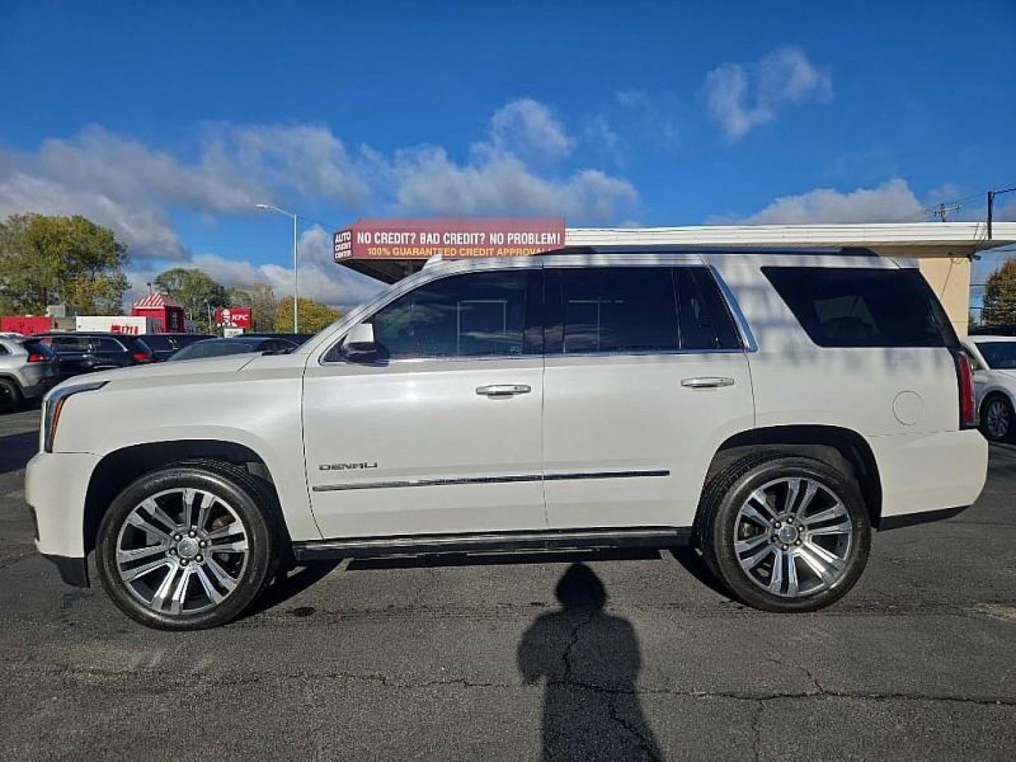2018 WHITE /BEIGE GMC Yukon Denali 4WD (1GKS2CKJXJR) with an 6.2L V8 OHV 16V engine, 10A transmission, located at 3304 Woodville Road, Northwood, OH, 43619, (419) 210-8019, 41.612694, -83.480743 - Your #1 Destination for Auto Loans and mdash;No Matter Your Credit!At our dealership, we believe everyone deserves the opportunity to drive their dream car and mdash;whether you have good credit, bad credit, or no credit at all. With a wide selection of hundreds of cars, trucks, and SUVs, you'll fin - Photo#1