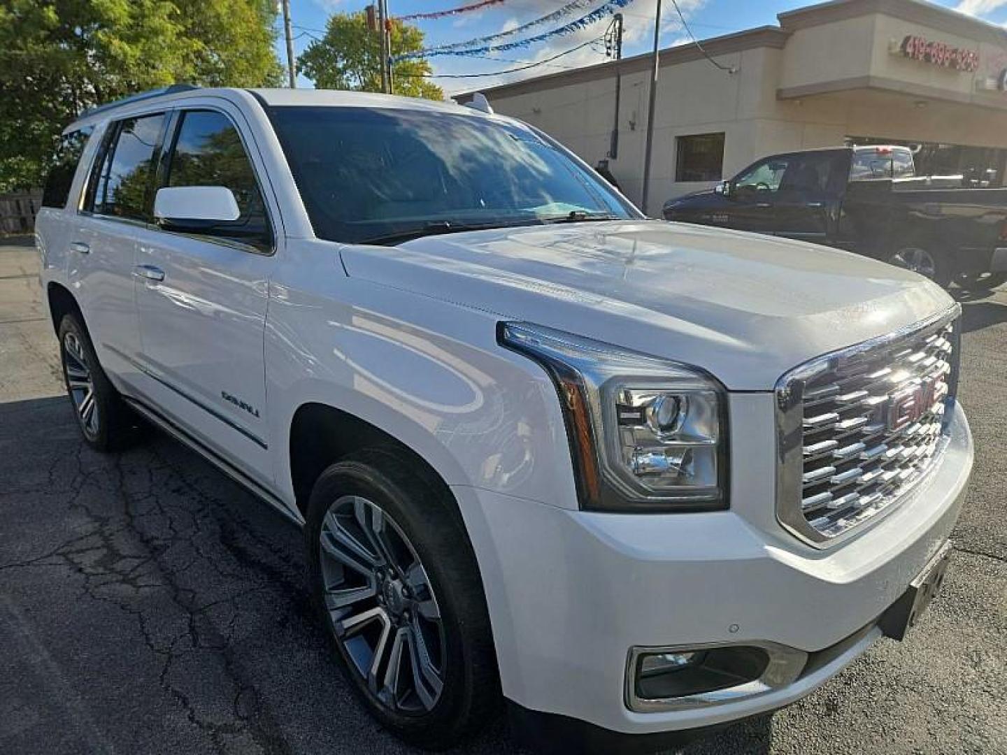 2018 WHITE /BEIGE GMC Yukon Denali 4WD (1GKS2CKJXJR) with an 6.2L V8 OHV 16V engine, 10A transmission, located at 3304 Woodville Road, Northwood, OH, 43619, (419) 210-8019, 41.612694, -83.480743 - Your #1 Destination for Auto Loans and mdash;No Matter Your Credit!At our dealership, we believe everyone deserves the opportunity to drive their dream car and mdash;whether you have good credit, bad credit, or no credit at all. With a wide selection of hundreds of cars, trucks, and SUVs, you'll fin - Photo#6