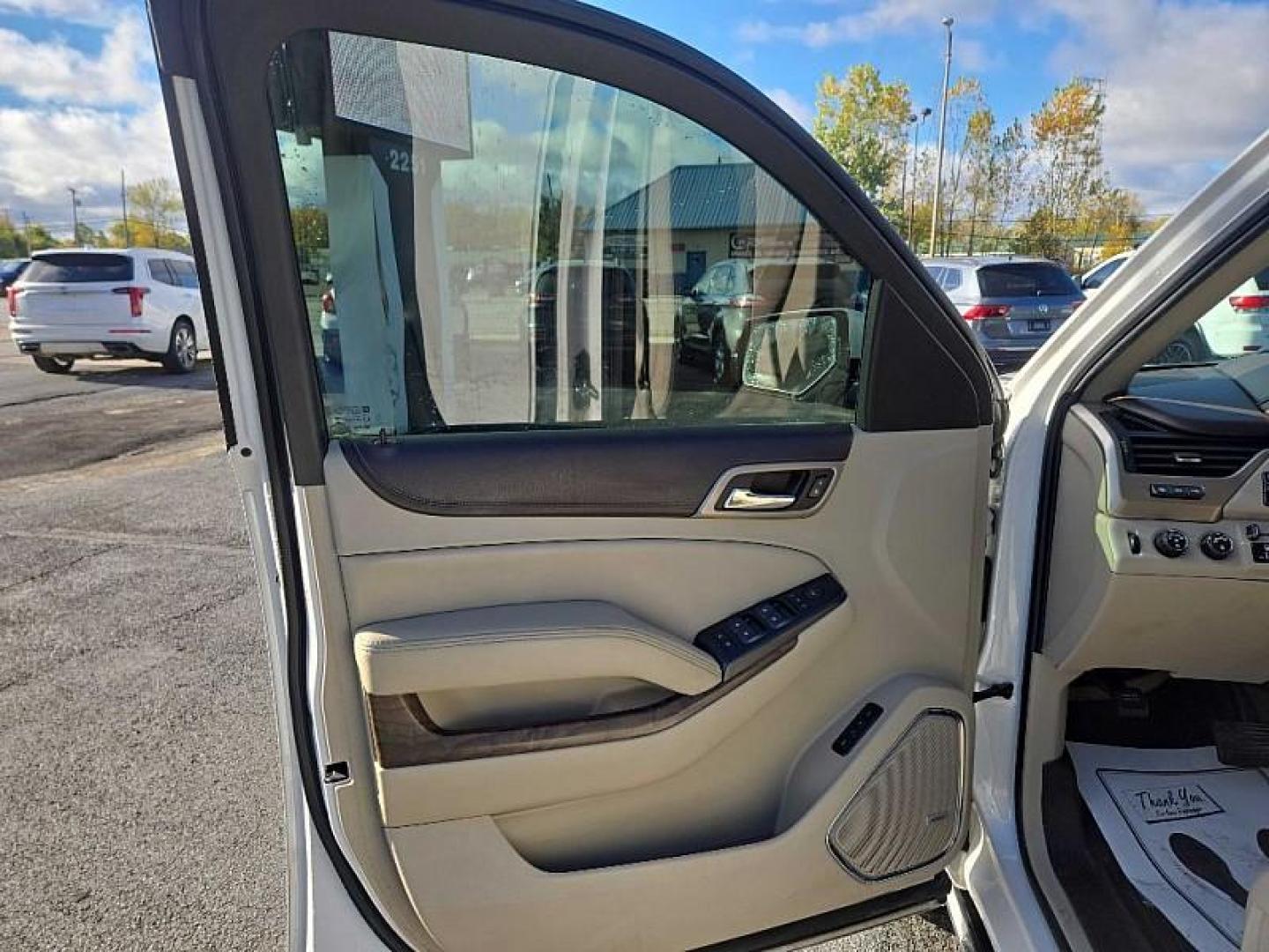 2018 WHITE /BEIGE GMC Yukon Denali 4WD (1GKS2CKJXJR) with an 6.2L V8 OHV 16V engine, 10A transmission, located at 3304 Woodville Road, Northwood, OH, 43619, (419) 210-8019, 41.612694, -83.480743 - Your #1 Destination for Auto Loans and mdash;No Matter Your Credit!At our dealership, we believe everyone deserves the opportunity to drive their dream car and mdash;whether you have good credit, bad credit, or no credit at all. With a wide selection of hundreds of cars, trucks, and SUVs, you'll fin - Photo#8