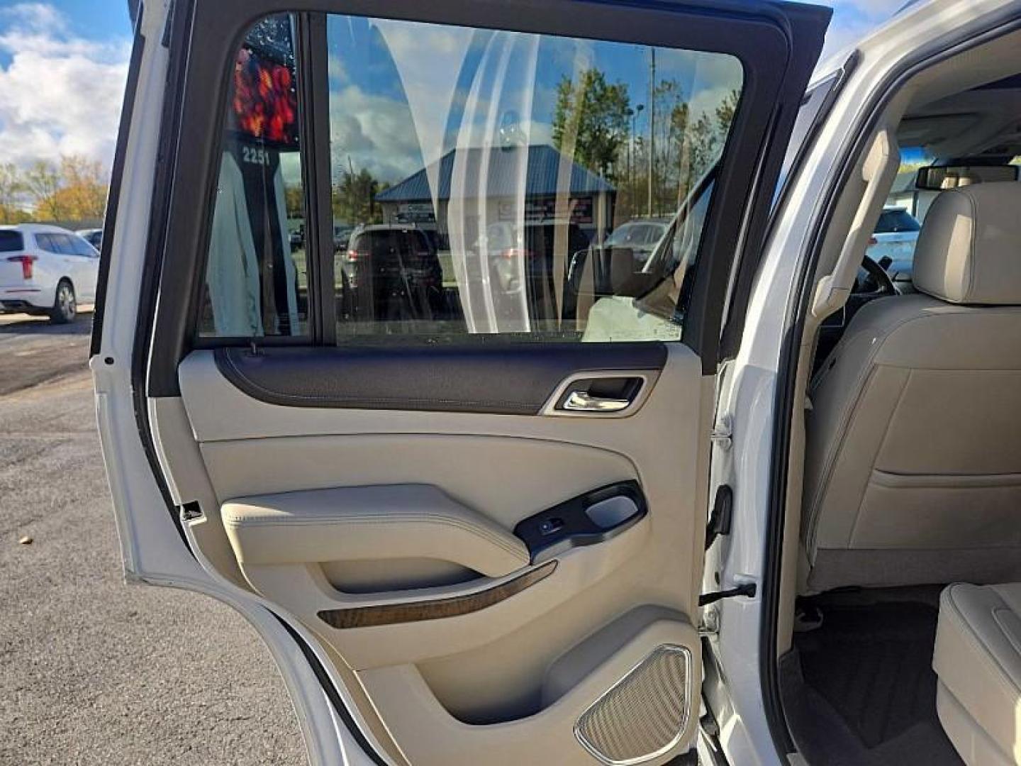 2018 WHITE /BEIGE GMC Yukon Denali 4WD (1GKS2CKJXJR) with an 6.2L V8 OHV 16V engine, 10A transmission, located at 3304 Woodville Road, Northwood, OH, 43619, (419) 210-8019, 41.612694, -83.480743 - Your #1 Destination for Auto Loans and mdash;No Matter Your Credit!At our dealership, we believe everyone deserves the opportunity to drive their dream car and mdash;whether you have good credit, bad credit, or no credit at all. With a wide selection of hundreds of cars, trucks, and SUVs, you'll fin - Photo#10