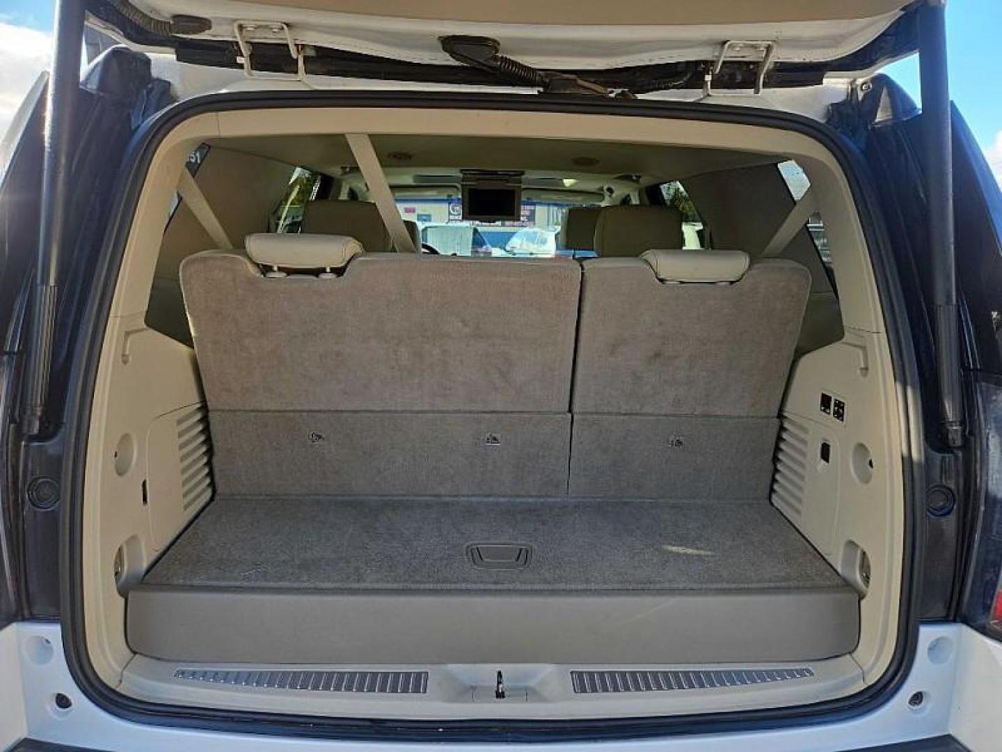 2018 WHITE /BEIGE GMC Yukon Denali 4WD (1GKS2CKJXJR) with an 6.2L V8 OHV 16V engine, 10A transmission, located at 3304 Woodville Road, Northwood, OH, 43619, (419) 210-8019, 41.612694, -83.480743 - Your #1 Destination for Auto Loans and mdash;No Matter Your Credit!At our dealership, we believe everyone deserves the opportunity to drive their dream car and mdash;whether you have good credit, bad credit, or no credit at all. With a wide selection of hundreds of cars, trucks, and SUVs, you'll fin - Photo#13