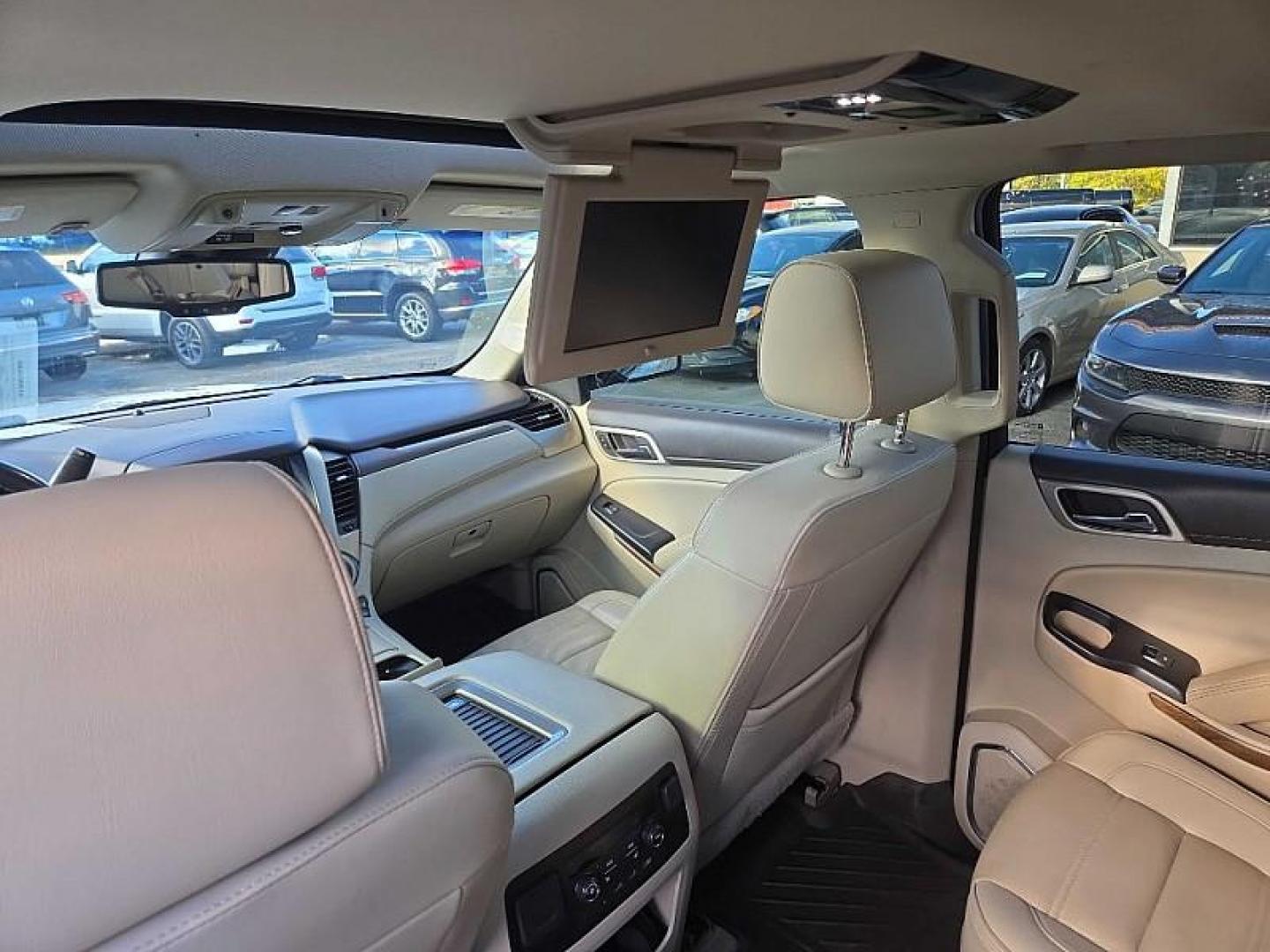 2018 WHITE /BEIGE GMC Yukon Denali 4WD (1GKS2CKJXJR) with an 6.2L V8 OHV 16V engine, 10A transmission, located at 3304 Woodville Road, Northwood, OH, 43619, (419) 210-8019, 41.612694, -83.480743 - Your #1 Destination for Auto Loans and mdash;No Matter Your Credit!At our dealership, we believe everyone deserves the opportunity to drive their dream car and mdash;whether you have good credit, bad credit, or no credit at all. With a wide selection of hundreds of cars, trucks, and SUVs, you'll fin - Photo#14