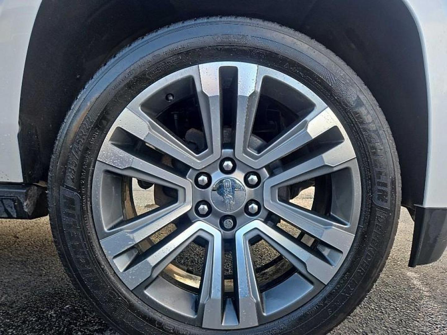 2018 WHITE /BEIGE GMC Yukon Denali 4WD (1GKS2CKJXJR) with an 6.2L V8 OHV 16V engine, 10A transmission, located at 3304 Woodville Road, Northwood, OH, 43619, (419) 210-8019, 41.612694, -83.480743 - Your #1 Destination for Auto Loans and mdash;No Matter Your Credit!At our dealership, we believe everyone deserves the opportunity to drive their dream car and mdash;whether you have good credit, bad credit, or no credit at all. With a wide selection of hundreds of cars, trucks, and SUVs, you'll fin - Photo#21