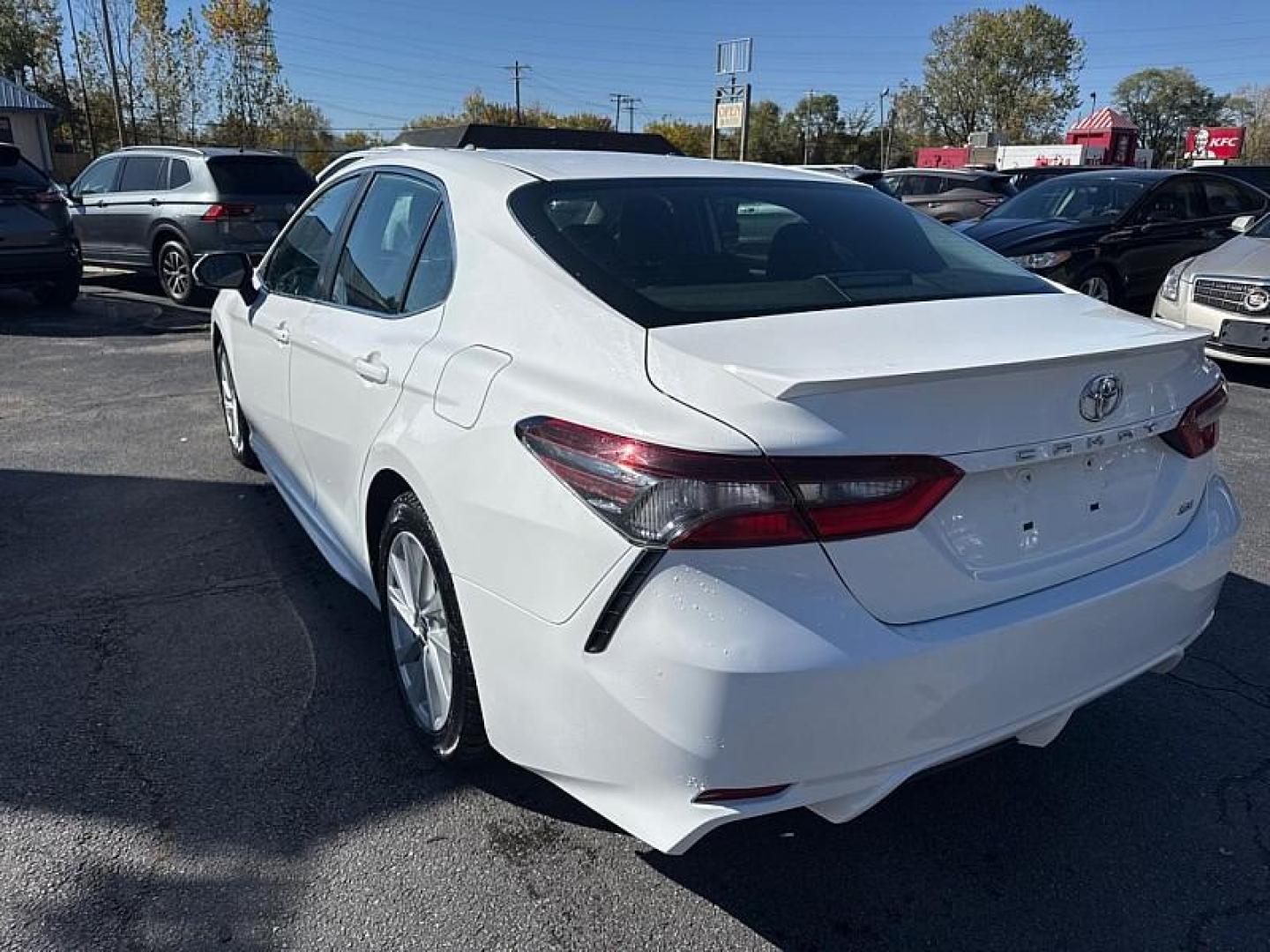 2021 WHITE /BLACK Toyota Camry SE (4T1G11AKXMU) with an 2.5L L4 DOHC 16V engine, 8A transmission, located at 3304 Woodville Road, Northwood, OH, 43619, (419) 210-8019, 41.612694, -83.480743 - Your #1 Destination for Auto Loans and mdash;No Matter Your Credit!At our dealership, we believe everyone deserves the opportunity to drive their dream car and mdash;whether you have good credit, bad credit, or no credit at all. With a wide selection of hundreds of cars, trucks, and SUVs, you'll fin - Photo#2