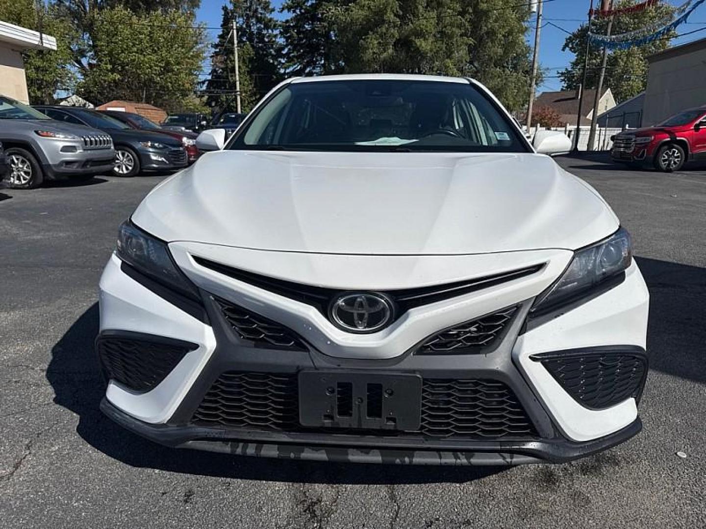 2021 WHITE /BLACK Toyota Camry SE (4T1G11AKXMU) with an 2.5L L4 DOHC 16V engine, 8A transmission, located at 3304 Woodville Road, Northwood, OH, 43619, (419) 210-8019, 41.612694, -83.480743 - Your #1 Destination for Auto Loans and mdash;No Matter Your Credit!At our dealership, we believe everyone deserves the opportunity to drive their dream car and mdash;whether you have good credit, bad credit, or no credit at all. With a wide selection of hundreds of cars, trucks, and SUVs, you'll fin - Photo#7