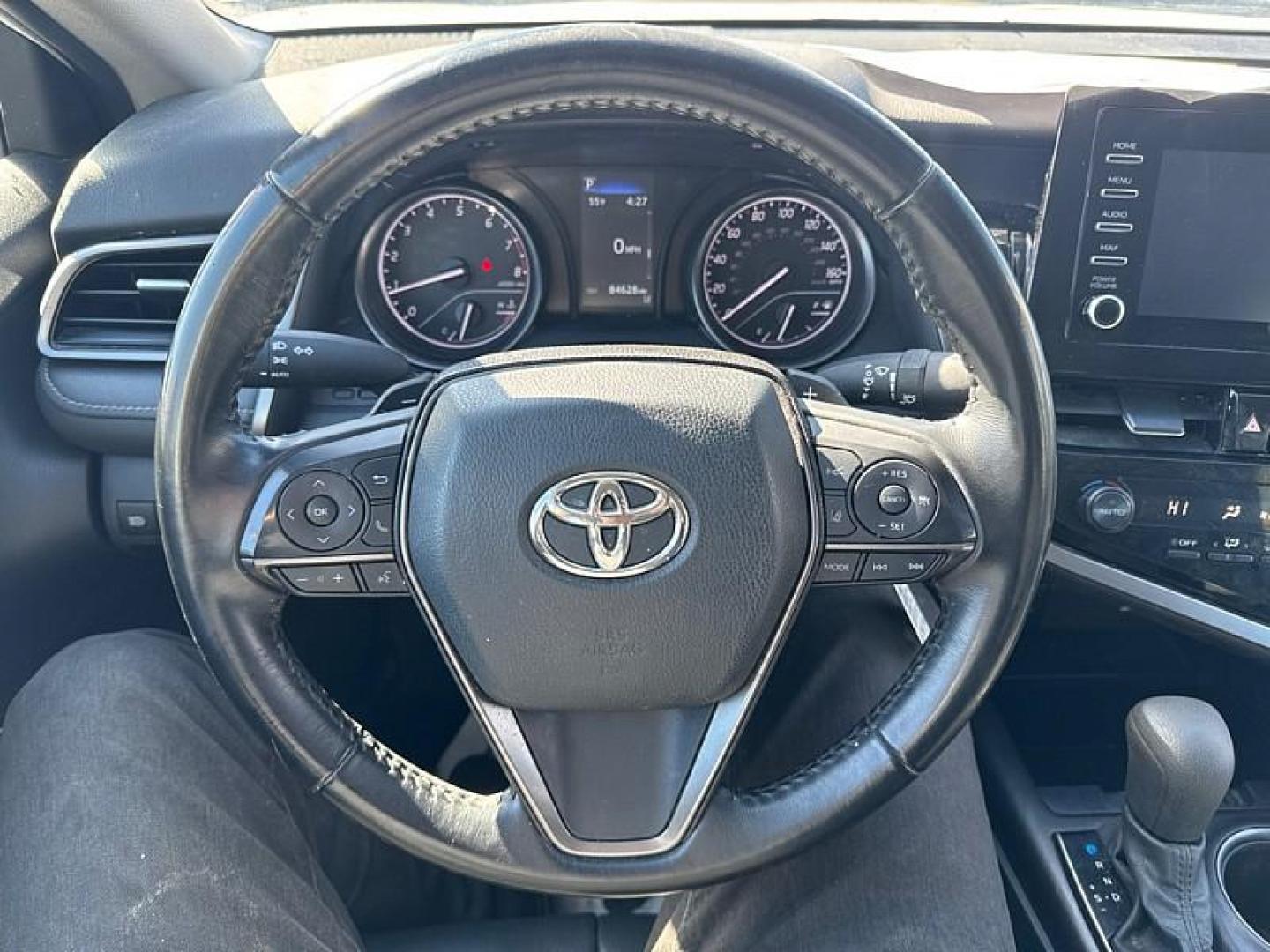2021 WHITE /BLACK Toyota Camry SE (4T1G11AKXMU) with an 2.5L L4 DOHC 16V engine, 8A transmission, located at 3304 Woodville Road, Northwood, OH, 43619, (419) 210-8019, 41.612694, -83.480743 - Your #1 Destination for Auto Loans and mdash;No Matter Your Credit!At our dealership, we believe everyone deserves the opportunity to drive their dream car and mdash;whether you have good credit, bad credit, or no credit at all. With a wide selection of hundreds of cars, trucks, and SUVs, you'll fin - Photo#18