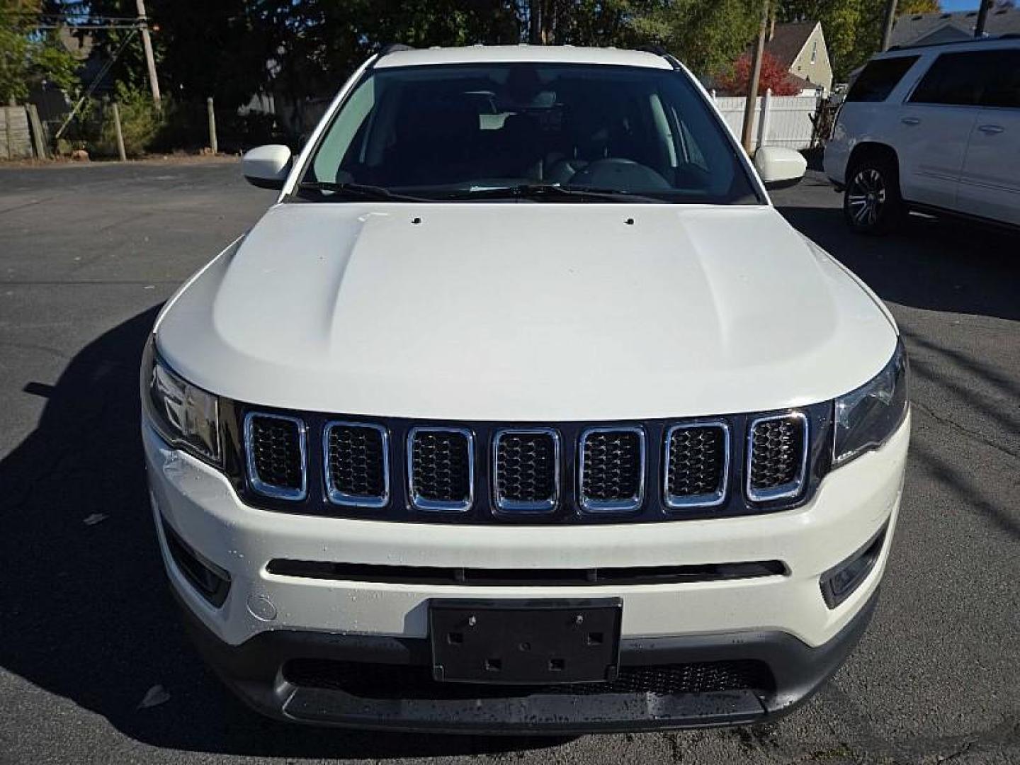 2018 WHITE /BLACK Jeep Compass Sport 4WD (3C4NJDBB0JT) with an 2.4L L4 DOHC 16V engine, Automatic 9-Spd transmission, located at 3304 Woodville Road, Northwood, OH, 43619, (419) 210-8019, 41.612694, -83.480743 - Your #1 Destination for Auto Loans and mdash;No Matter Your Credit!At our dealership, we believe everyone deserves the opportunity to drive their dream car and mdash;whether you have good credit, bad credit, or no credit at all. With a wide selection of hundreds of cars, trucks, and SUVs, you'll fin - Photo#7