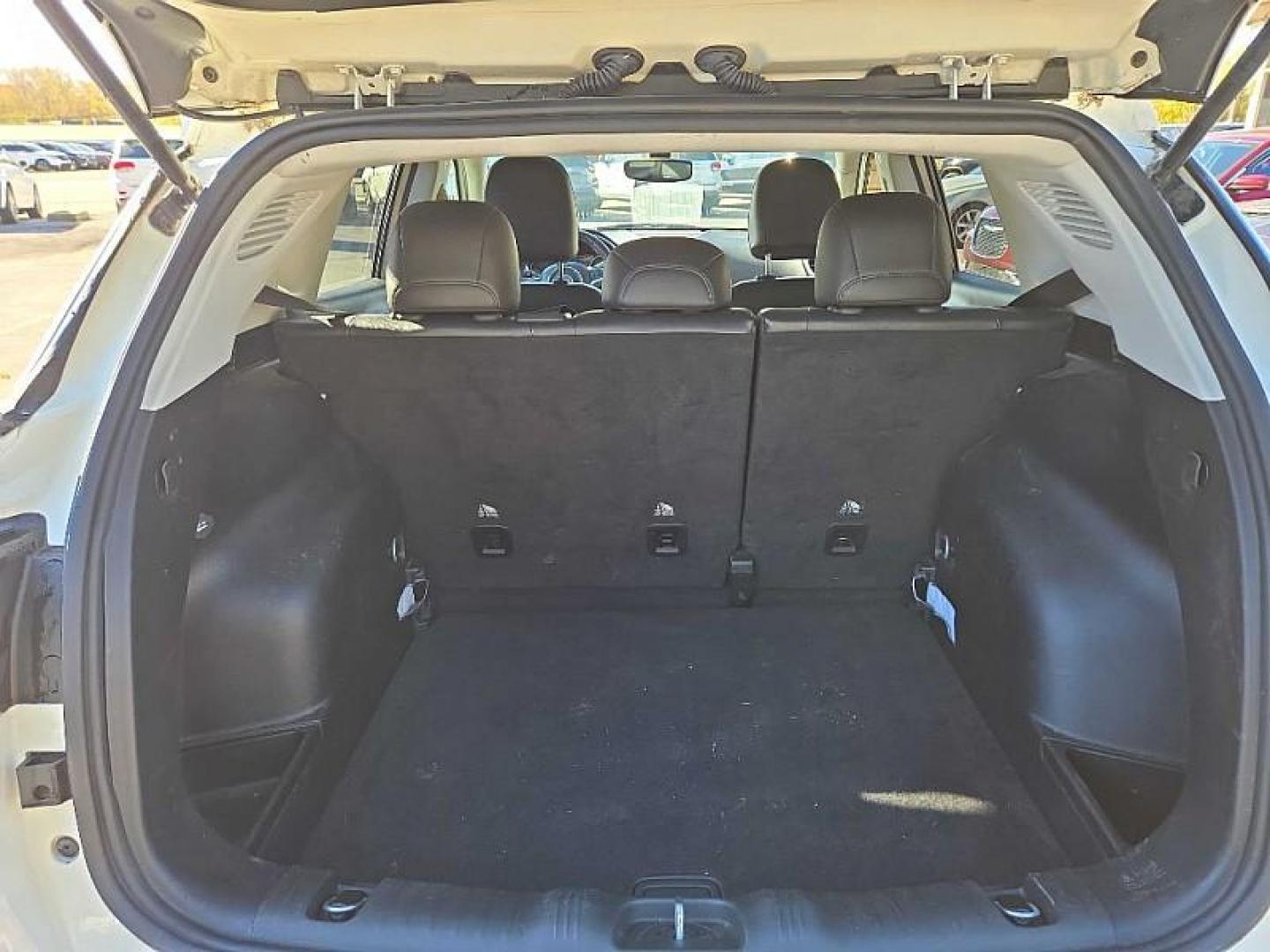 2018 WHITE /BLACK Jeep Compass Sport 4WD (3C4NJDBB0JT) with an 2.4L L4 DOHC 16V engine, Automatic 9-Spd transmission, located at 3304 Woodville Road, Northwood, OH, 43619, (419) 210-8019, 41.612694, -83.480743 - Your #1 Destination for Auto Loans and mdash;No Matter Your Credit!At our dealership, we believe everyone deserves the opportunity to drive their dream car and mdash;whether you have good credit, bad credit, or no credit at all. With a wide selection of hundreds of cars, trucks, and SUVs, you'll fin - Photo#12