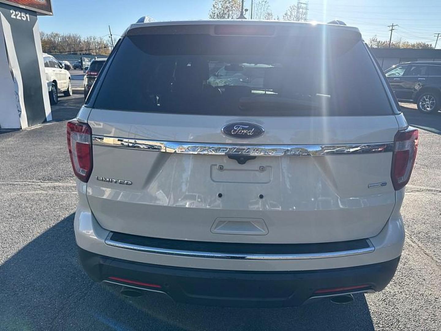 2018 TAN /BLACK Ford Explorer Limited 4WD (1FM5K8FH8JG) with an 2.3L L4 DOHC 16V engine, 6A transmission, located at 3304 Woodville Road, Northwood, OH, 43619, (419) 210-8019, 41.612694, -83.480743 - Photo#3