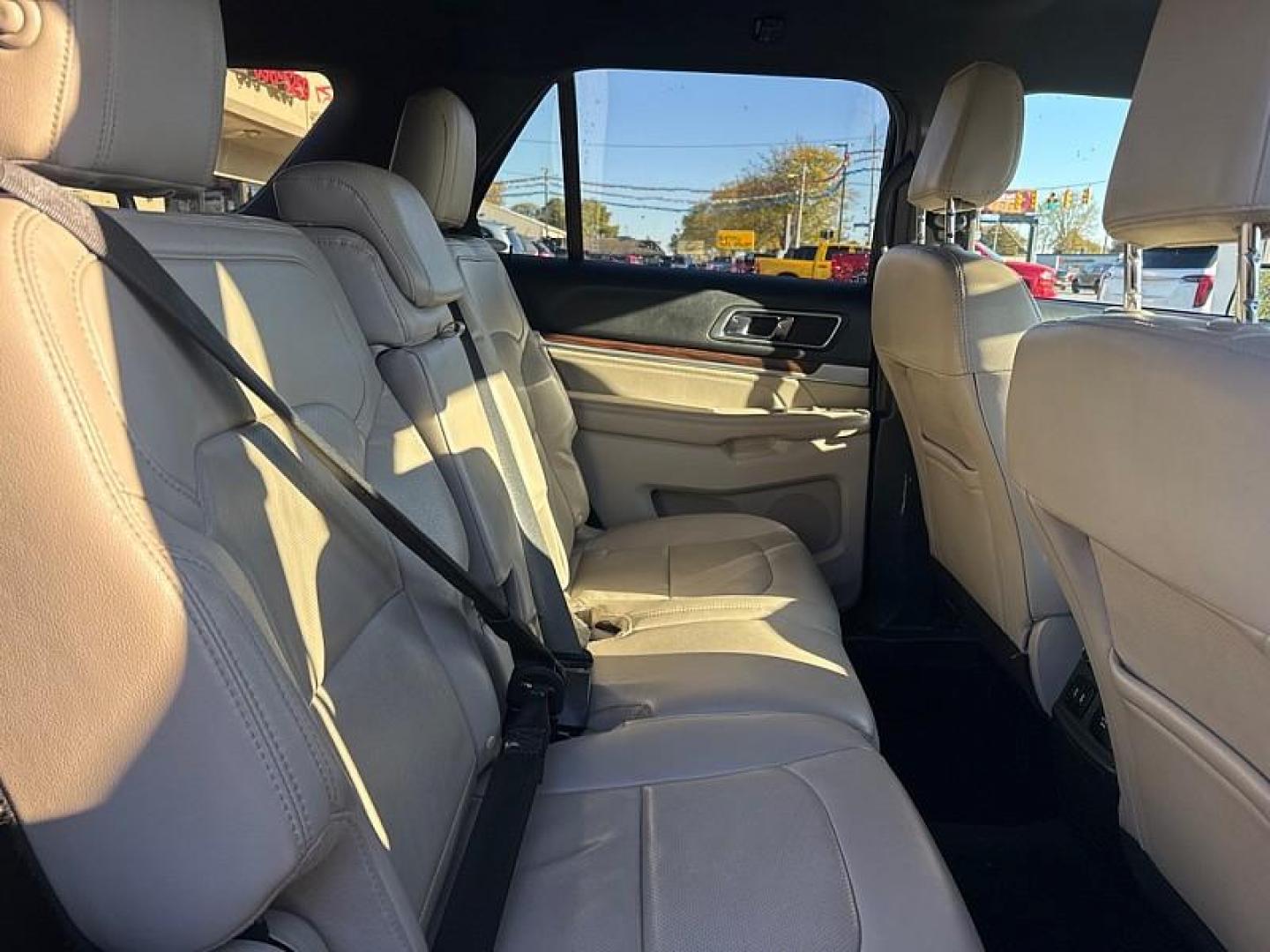 2018 TAN /BLACK Ford Explorer Limited 4WD (1FM5K8FH8JG) with an 2.3L L4 DOHC 16V engine, 6A transmission, located at 3304 Woodville Road, Northwood, OH, 43619, (419) 210-8019, 41.612694, -83.480743 - Photo#15