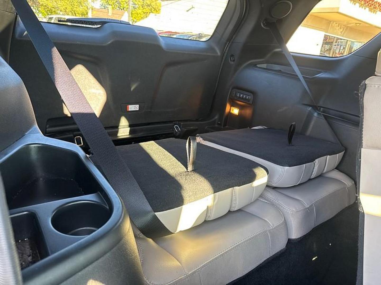 2018 TAN /BLACK Ford Explorer Limited 4WD (1FM5K8FH8JG) with an 2.3L L4 DOHC 16V engine, 6A transmission, located at 3304 Woodville Road, Northwood, OH, 43619, (419) 210-8019, 41.612694, -83.480743 - Photo#16