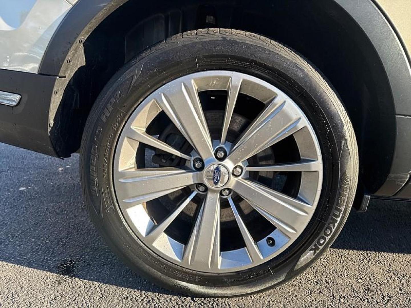 2018 TAN /BLACK Ford Explorer Limited 4WD (1FM5K8FH8JG) with an 2.3L L4 DOHC 16V engine, 6A transmission, located at 3304 Woodville Road, Northwood, OH, 43619, (419) 210-8019, 41.612694, -83.480743 - Photo#19