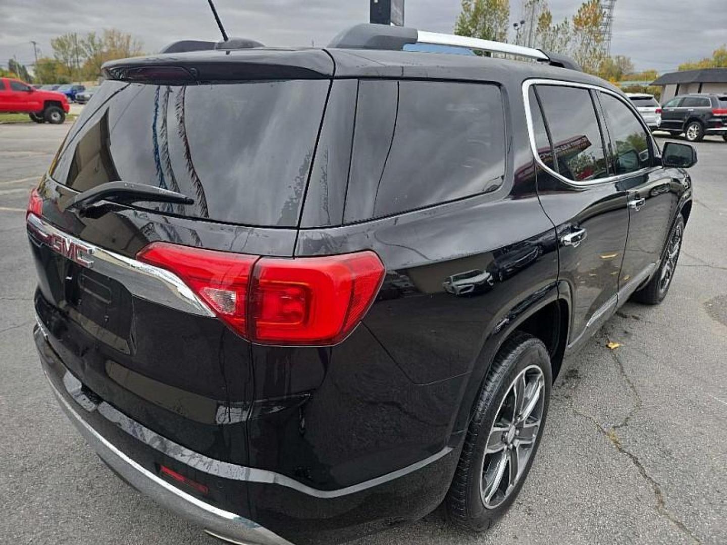 2019 BLACK /BLACK GMC Acadia Denali FWD (1GKKNPLS8KZ) with an 3.6L V6 DOHC 24V engine, 6A transmission, located at 3304 Woodville Road, Northwood, OH, 43619, (419) 210-8019, 41.612694, -83.480743 - Your #1 Destination for Auto Loans and mdash;No Matter Your Credit!At our dealership, we believe everyone deserves the opportunity to drive their dream car and mdash;whether you have good credit, bad credit, or no credit at all. With a wide selection of hundreds of cars, trucks, and SUVs, you'll fin - Photo#4