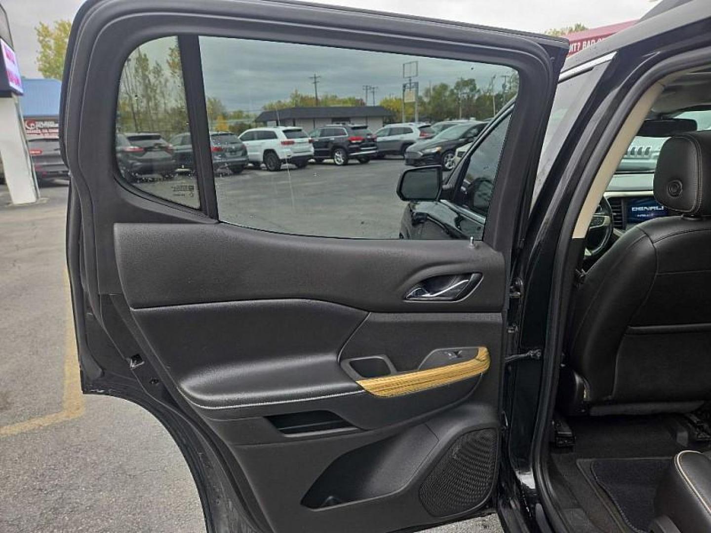 2019 BLACK /BLACK GMC Acadia Denali FWD (1GKKNPLS8KZ) with an 3.6L V6 DOHC 24V engine, 6A transmission, located at 3304 Woodville Road, Northwood, OH, 43619, (419) 210-8019, 41.612694, -83.480743 - Your #1 Destination for Auto Loans and mdash;No Matter Your Credit!At our dealership, we believe everyone deserves the opportunity to drive their dream car and mdash;whether you have good credit, bad credit, or no credit at all. With a wide selection of hundreds of cars, trucks, and SUVs, you'll fin - Photo#10