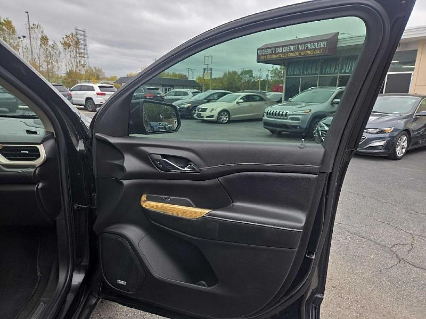 2019 BLACK /BLACK GMC Acadia Denali FWD (1GKKNPLS8KZ) with an 3.6L V6 DOHC 24V engine, 6A transmission, located at 3304 Woodville Road, Northwood, OH, 43619, (419) 210-8019, 41.612694, -83.480743 - Your #1 Destination for Auto Loans and mdash;No Matter Your Credit!At our dealership, we believe everyone deserves the opportunity to drive their dream car and mdash;whether you have good credit, bad credit, or no credit at all. With a wide selection of hundreds of cars, trucks, and SUVs, you'll fin - Photo#17