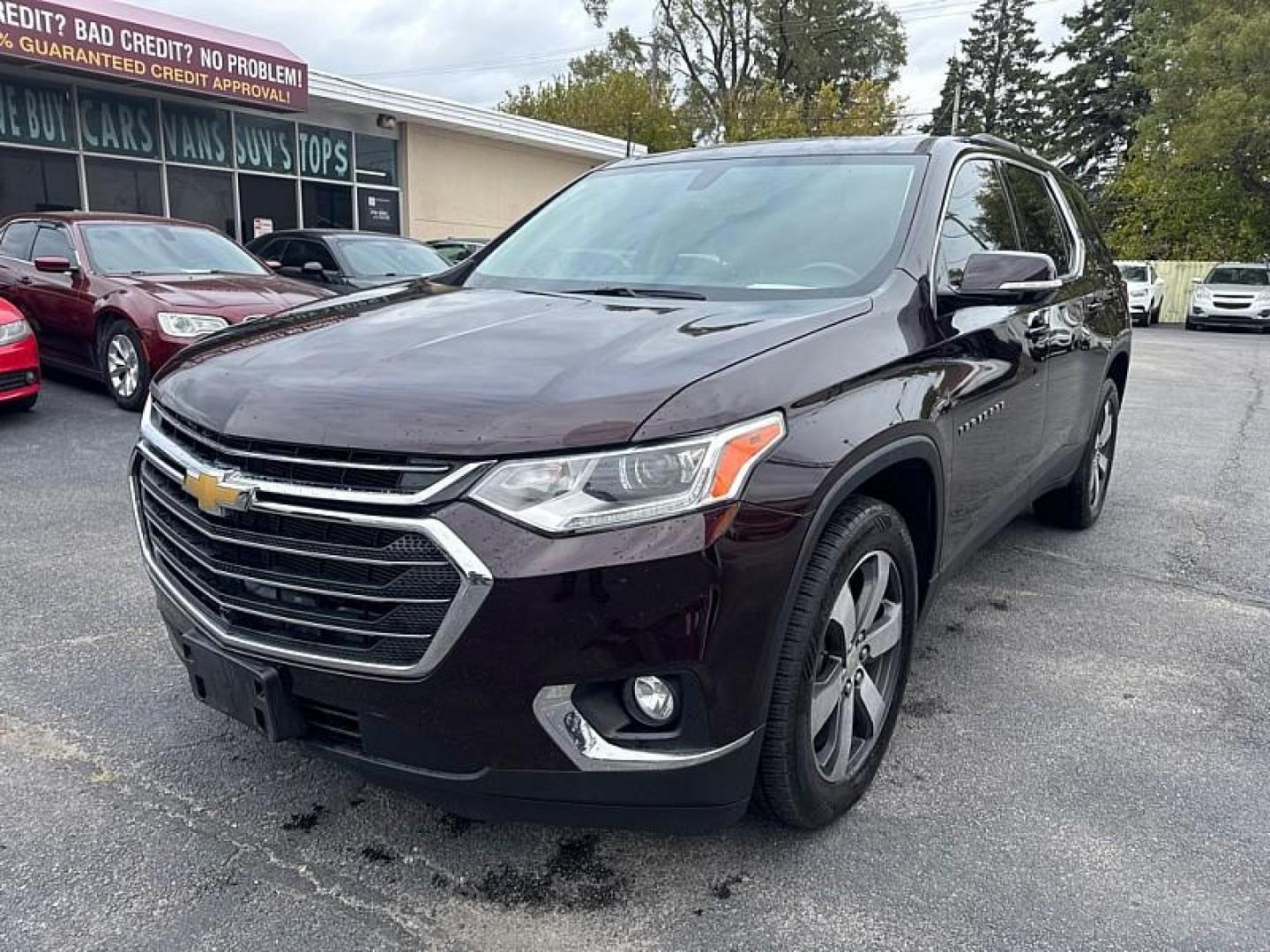 2020 RED /BLACK Chevrolet Traverse LT Leather FWD (1GNERHKW0LJ) with an 3.6L V6 DOHC 24V engine, 9A transmission, located at 3304 Woodville Road, Northwood, OH, 43619, (419) 210-8019, 41.612694, -83.480743 - Your #1 Destination for Auto Loans and mdash;No Matter Your Credit!At our dealership, we believe everyone deserves the opportunity to drive their dream car and mdash;whether you have good credit, bad credit, or no credit at all. With a wide selection of hundreds of cars, trucks, and SUVs, you'll fin - Photo#0