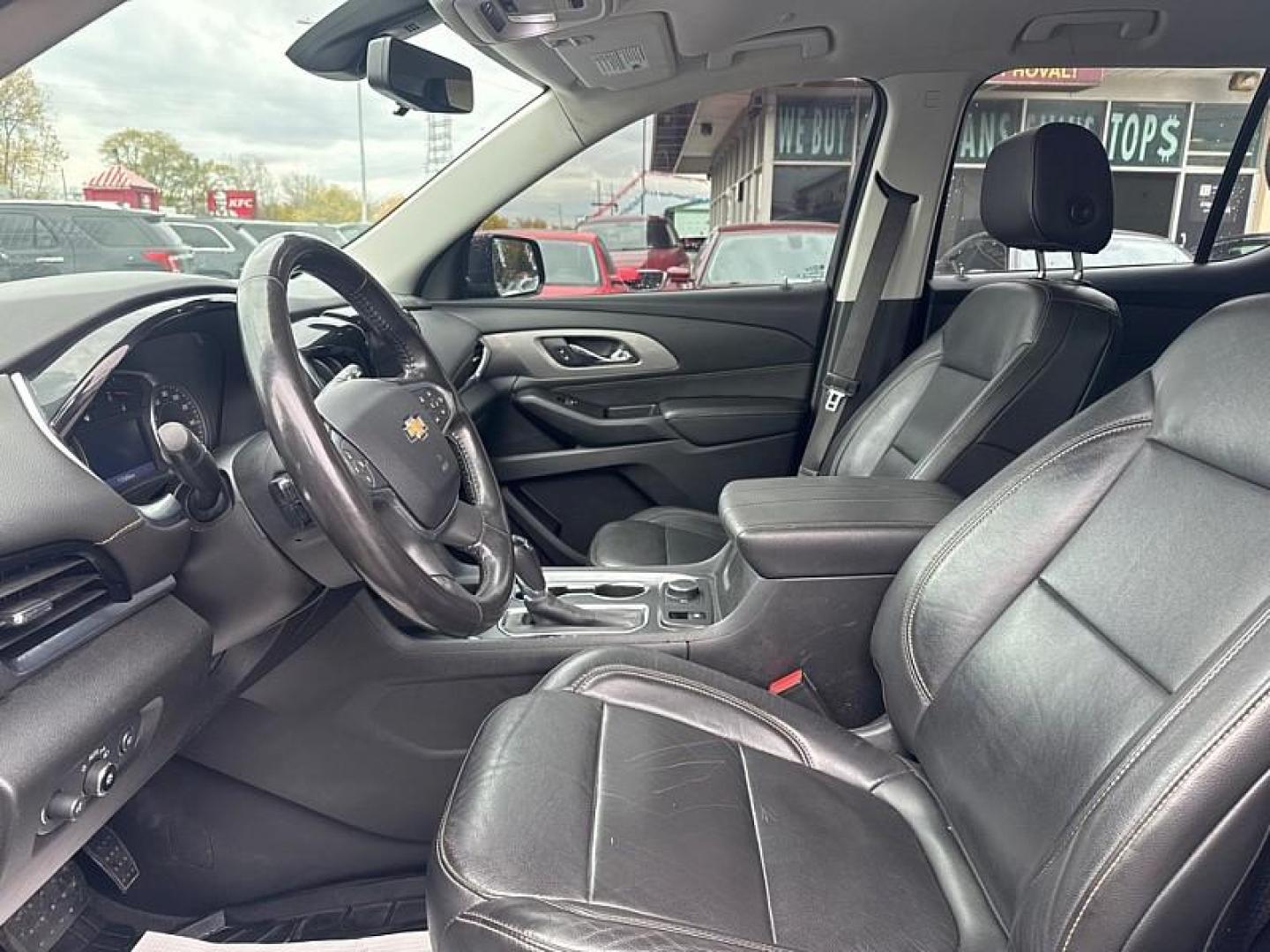 2020 RED /BLACK Chevrolet Traverse LT Leather FWD (1GNERHKW0LJ) with an 3.6L V6 DOHC 24V engine, 9A transmission, located at 3304 Woodville Road, Northwood, OH, 43619, (419) 210-8019, 41.612694, -83.480743 - Your #1 Destination for Auto Loans and mdash;No Matter Your Credit!At our dealership, we believe everyone deserves the opportunity to drive their dream car and mdash;whether you have good credit, bad credit, or no credit at all. With a wide selection of hundreds of cars, trucks, and SUVs, you'll fin - Photo#9