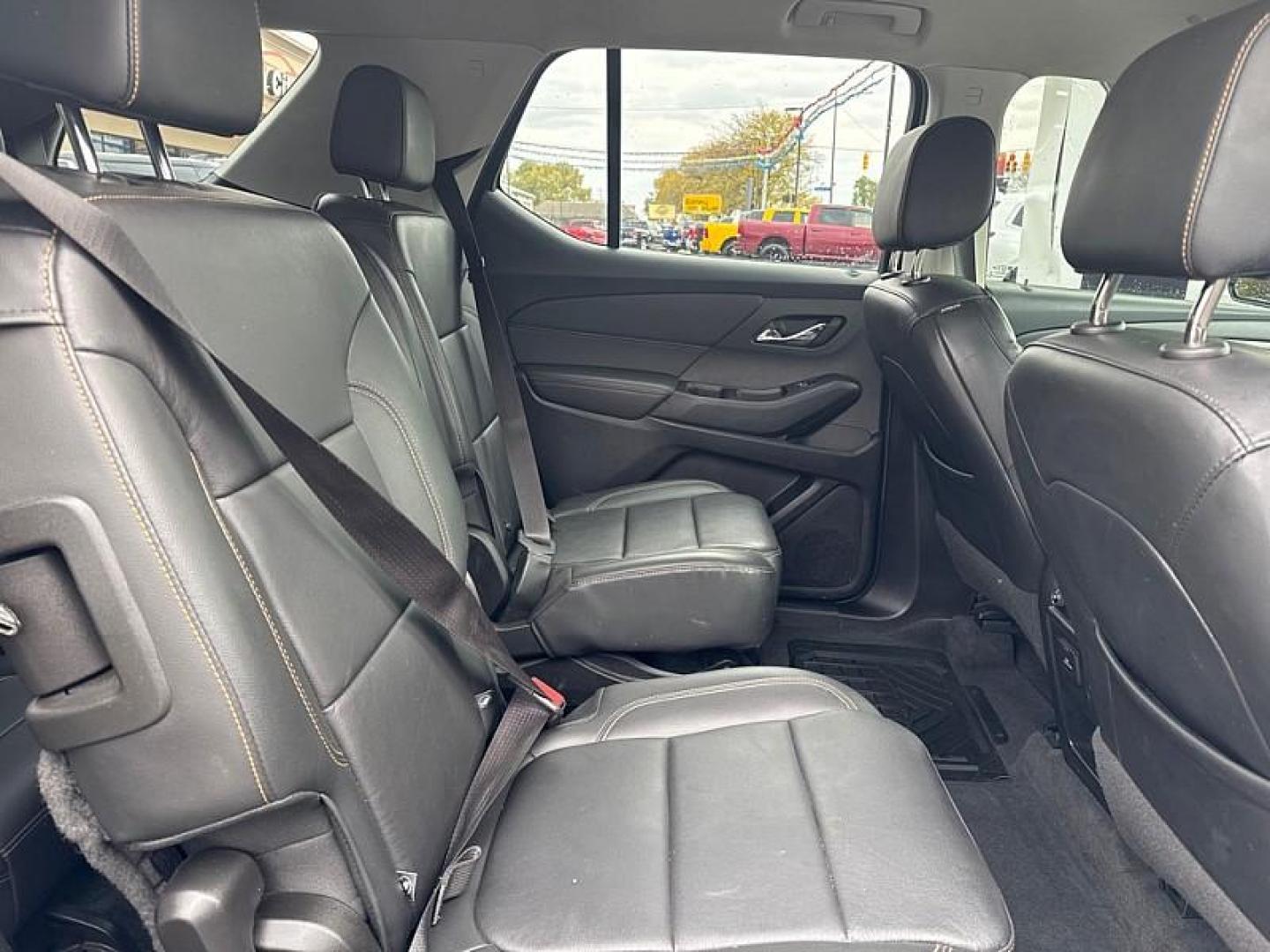 2020 RED /BLACK Chevrolet Traverse LT Leather FWD (1GNERHKW0LJ) with an 3.6L V6 DOHC 24V engine, 9A transmission, located at 3304 Woodville Road, Northwood, OH, 43619, (419) 210-8019, 41.612694, -83.480743 - Your #1 Destination for Auto Loans and mdash;No Matter Your Credit!At our dealership, we believe everyone deserves the opportunity to drive their dream car and mdash;whether you have good credit, bad credit, or no credit at all. With a wide selection of hundreds of cars, trucks, and SUVs, you'll fin - Photo#15