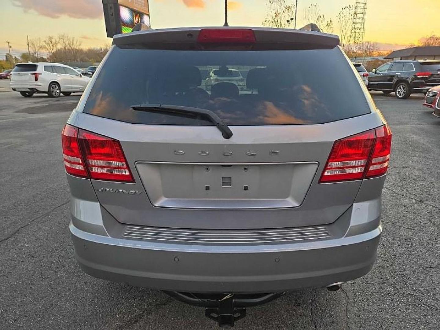 2020 SILVER /BLACK Dodge Journey SE Value (3C4PDCAB6LT) with an 2.4L L4 DOHC 16V engine, 6A transmission, located at 3304 Woodville Road, Northwood, OH, 43619, (419) 210-8019, 41.612694, -83.480743 - Your #1 Destination for Auto Loans and mdash;No Matter Your Credit!At our dealership, we believe everyone deserves the opportunity to drive their dream car and mdash;whether you have good credit, bad credit, or no credit at all. With a wide selection of hundreds of cars, trucks, and SUVs, you'll fin - Photo#3