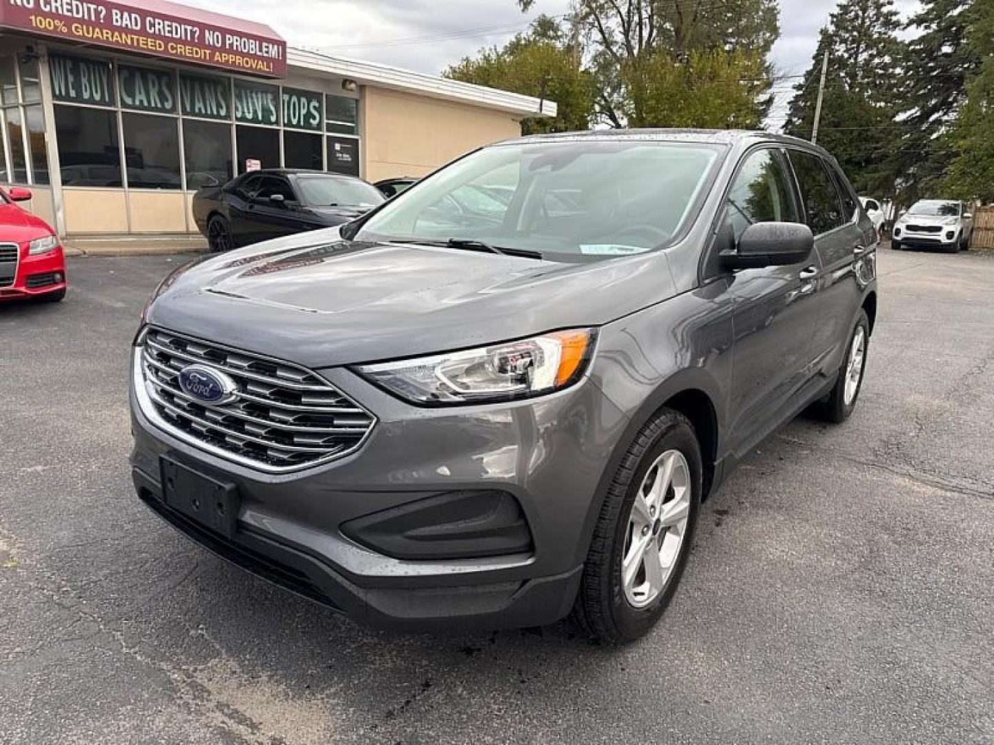 2022 GRAY /BLACK Ford Edge SE AWD (2FMPK4G98NB) with an 2.0L L4 DOHC 16V engine, 6A transmission, located at 3304 Woodville Road, Northwood, OH, 43619, (419) 210-8019, 41.612694, -83.480743 - Photo#0