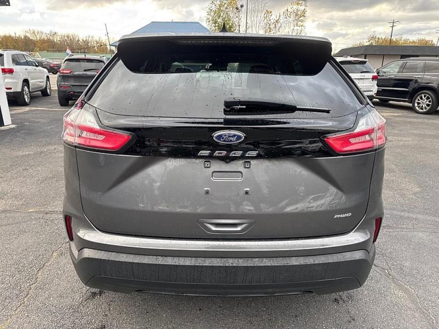 2022 GRAY /BLACK Ford Edge SE AWD (2FMPK4G98NB) with an 2.0L L4 DOHC 16V engine, 6A transmission, located at 3304 Woodville Road, Northwood, OH, 43619, (419) 210-8019, 41.612694, -83.480743 - Photo#3