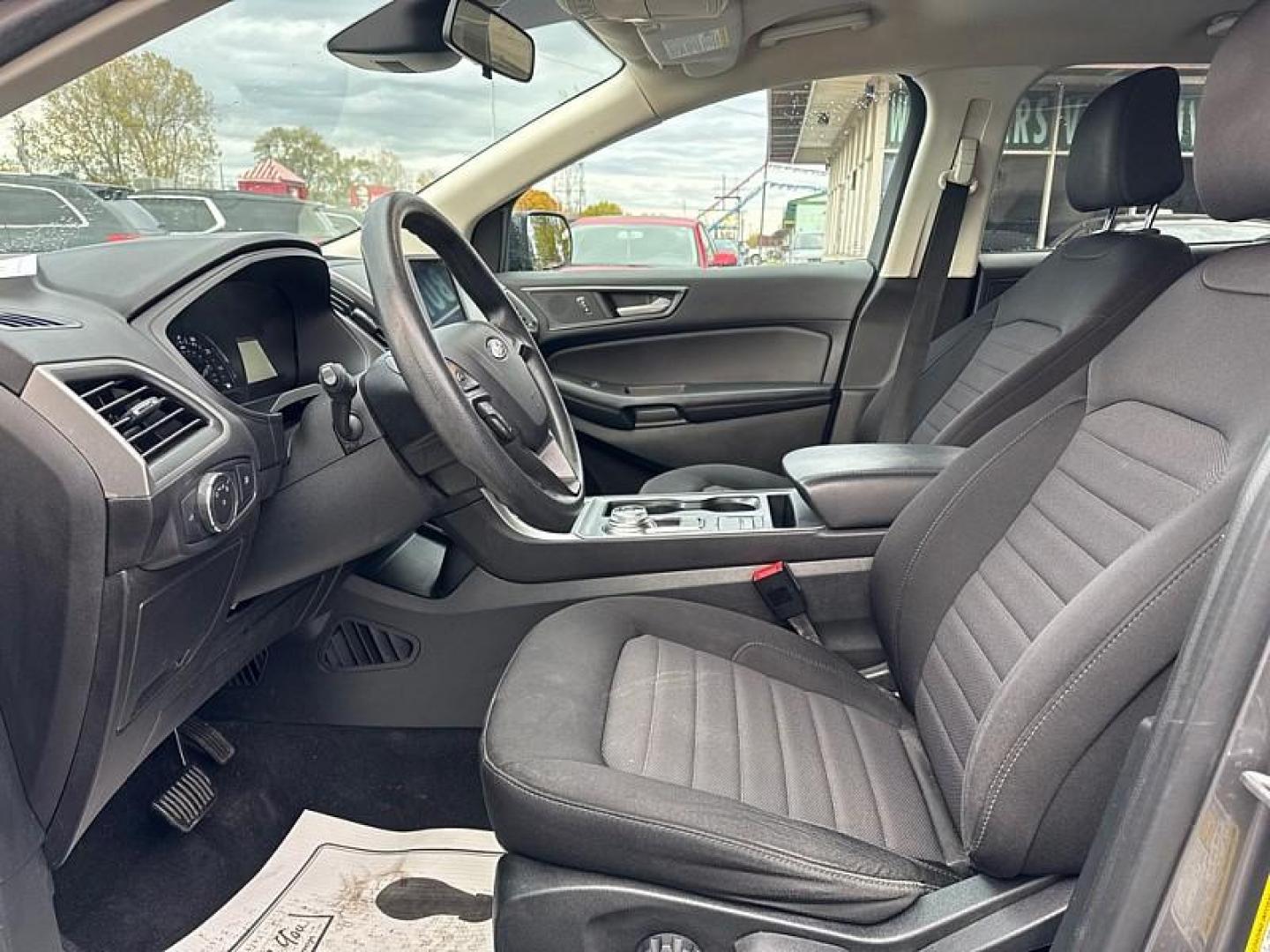 2022 GRAY /BLACK Ford Edge SE AWD (2FMPK4G98NB) with an 2.0L L4 DOHC 16V engine, 6A transmission, located at 3304 Woodville Road, Northwood, OH, 43619, (419) 210-8019, 41.612694, -83.480743 - Photo#9