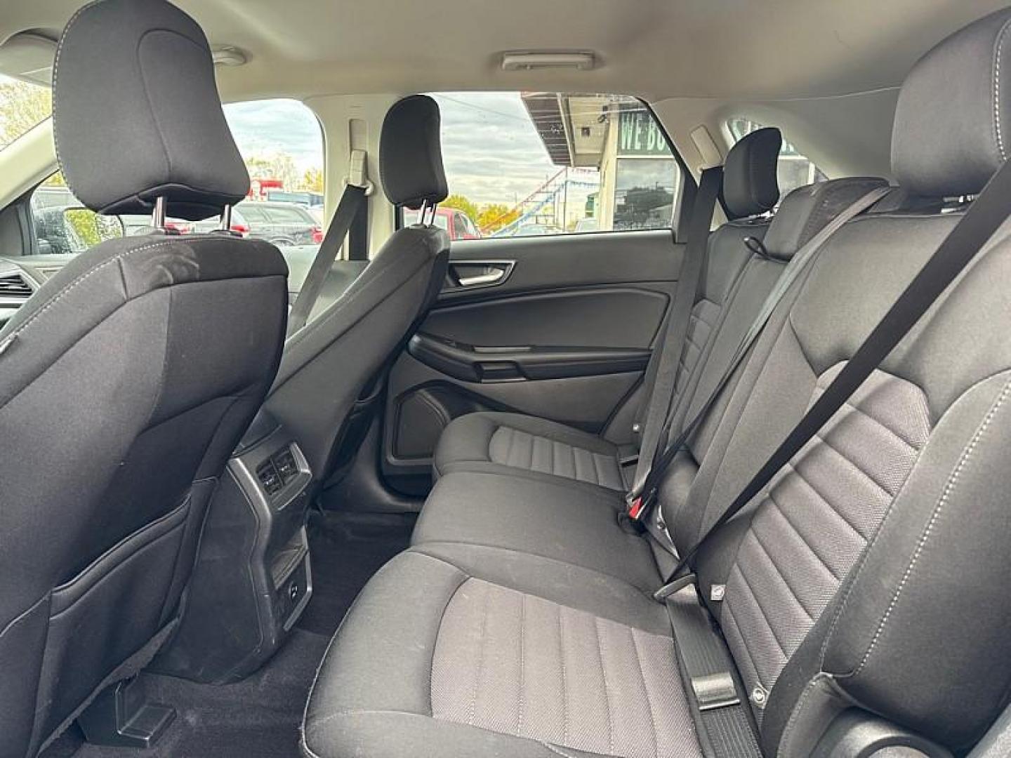 2022 GRAY /BLACK Ford Edge SE AWD (2FMPK4G98NB) with an 2.0L L4 DOHC 16V engine, 6A transmission, located at 3304 Woodville Road, Northwood, OH, 43619, (419) 210-8019, 41.612694, -83.480743 - Photo#11