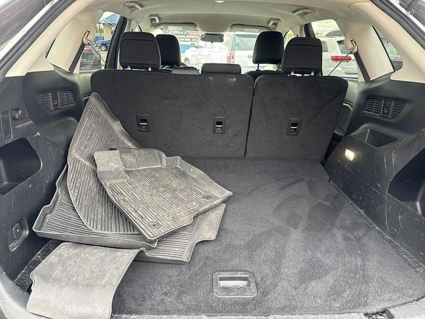 2022 GRAY /BLACK Ford Edge SE AWD (2FMPK4G98NB) with an 2.0L L4 DOHC 16V engine, 6A transmission, located at 3304 Woodville Road, Northwood, OH, 43619, (419) 210-8019, 41.612694, -83.480743 - Photo#12