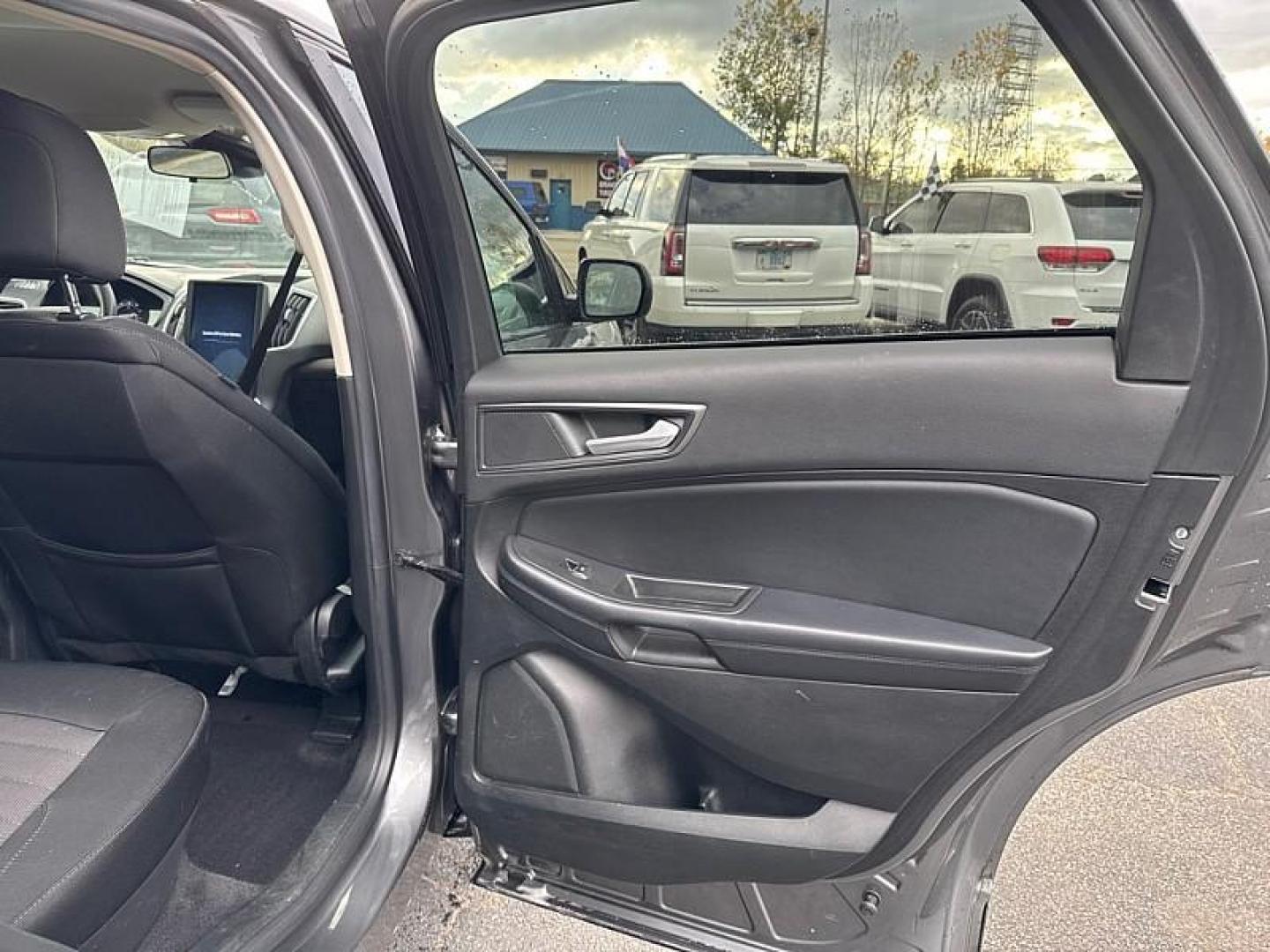 2022 GRAY /BLACK Ford Edge SE AWD (2FMPK4G98NB) with an 2.0L L4 DOHC 16V engine, 6A transmission, located at 3304 Woodville Road, Northwood, OH, 43619, (419) 210-8019, 41.612694, -83.480743 - Photo#13