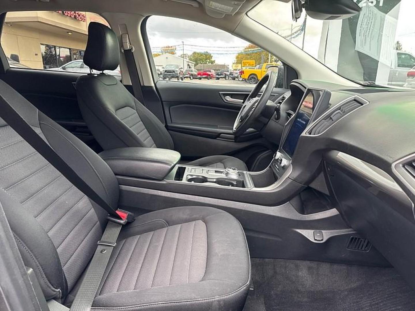 2022 GRAY /BLACK Ford Edge SE AWD (2FMPK4G98NB) with an 2.0L L4 DOHC 16V engine, 6A transmission, located at 3304 Woodville Road, Northwood, OH, 43619, (419) 210-8019, 41.612694, -83.480743 - Photo#16