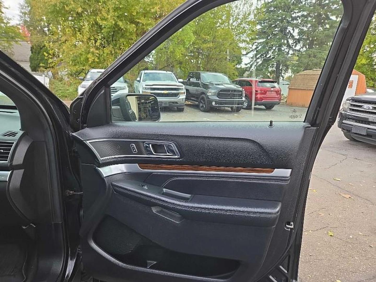 2018 BLACK /BLACK Ford Explorer Limited 4WD (1FM5K8FH7JG) with an 2.3L L4 DOHC 16V engine, 6A transmission, located at 3304 Woodville Road, Northwood, OH, 43619, (419) 210-8019, 41.612694, -83.480743 - Your #1 Destination for Auto Loans and mdash;No Matter Your Credit!At our dealership, we believe everyone deserves the opportunity to drive their dream car and mdash;whether you have good credit, bad credit, or no credit at all. With a wide selection of hundreds of cars, trucks, and SUVs, you'll fin - Photo#17