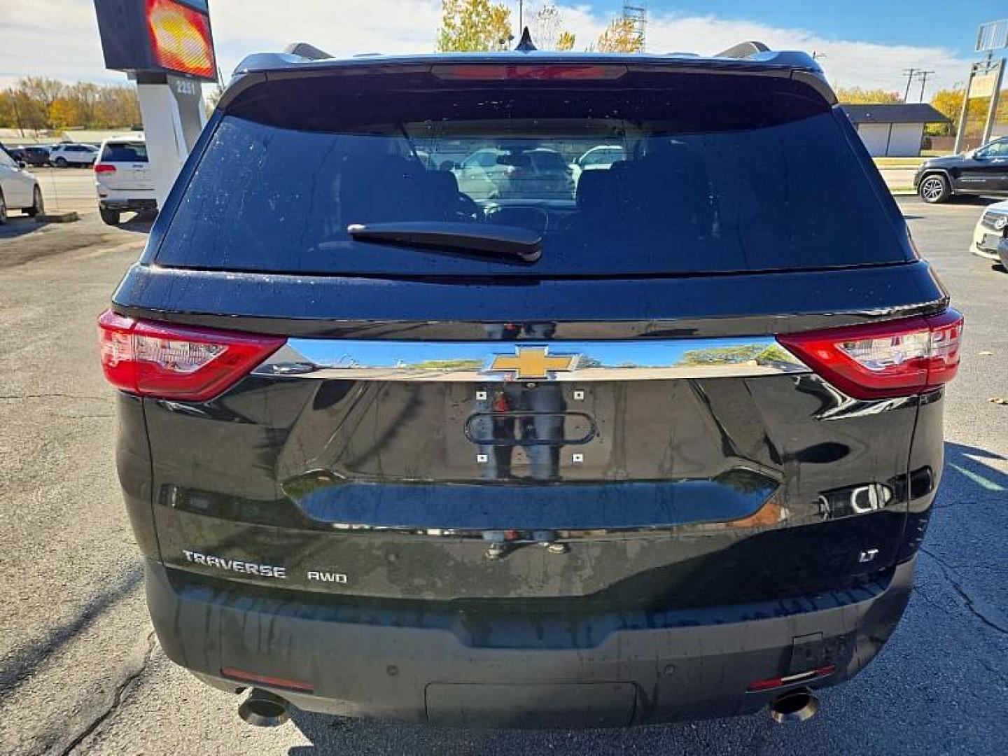 2021 BLACK /BLACK Chevrolet Traverse LT Cloth AWD (1GNEVGKW7MJ) with an 3.6L V6 DOHC 24V engine, 9A transmission, located at 3304 Woodville Road, Northwood, OH, 43619, (419) 210-8019, 41.612694, -83.480743 - Photo#1